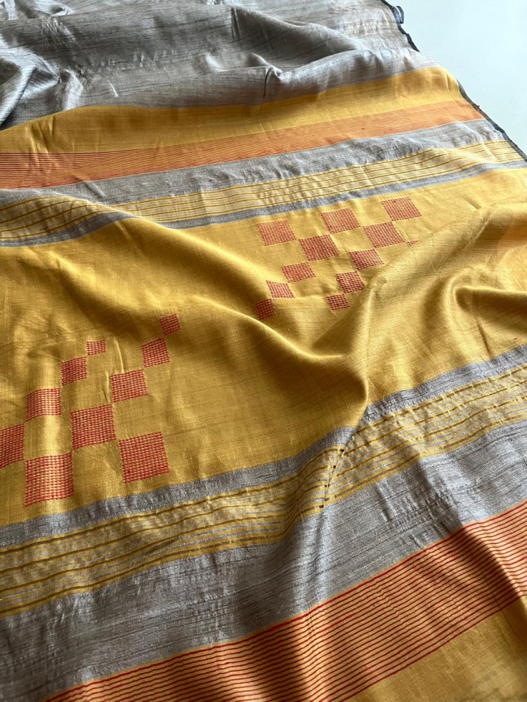 Image of Dual-Tone Tussar Silk Saree with Woven Detailing - Beige and Yellow