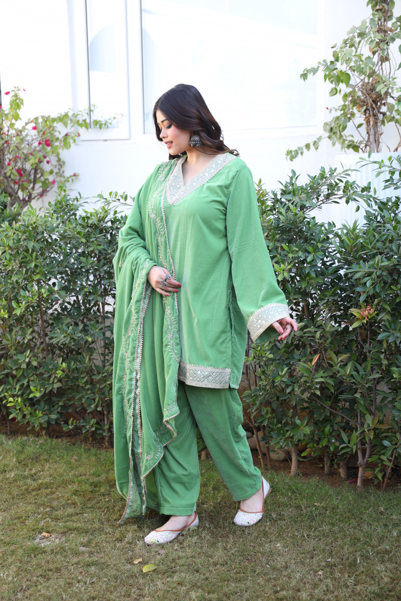 Green Velvet Suit Set And Embroidered Dupatta