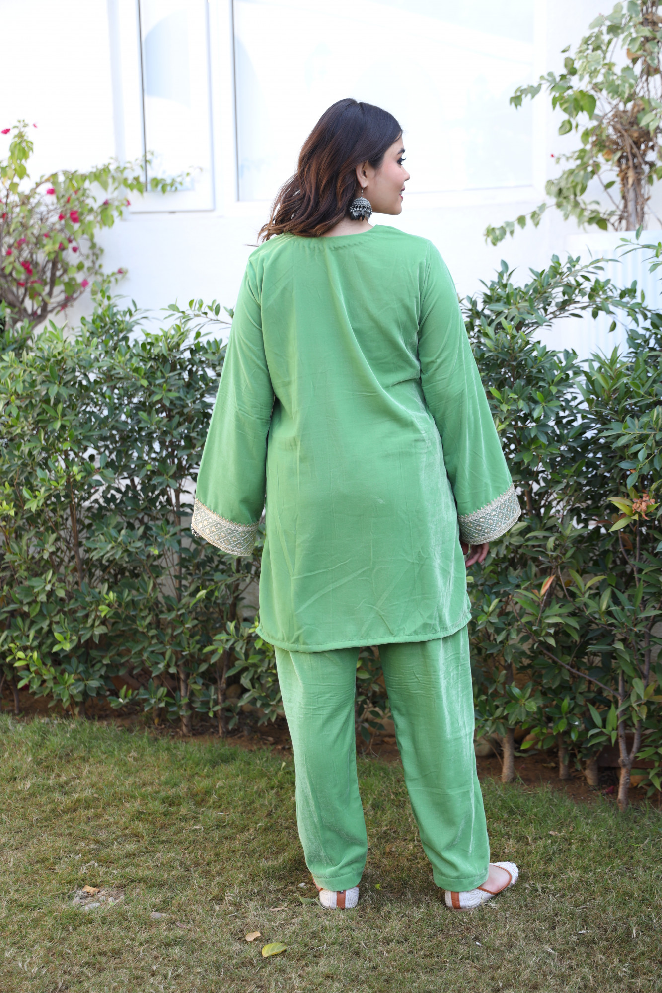 Green Velvet Suit Set And Embroidered Dupatta