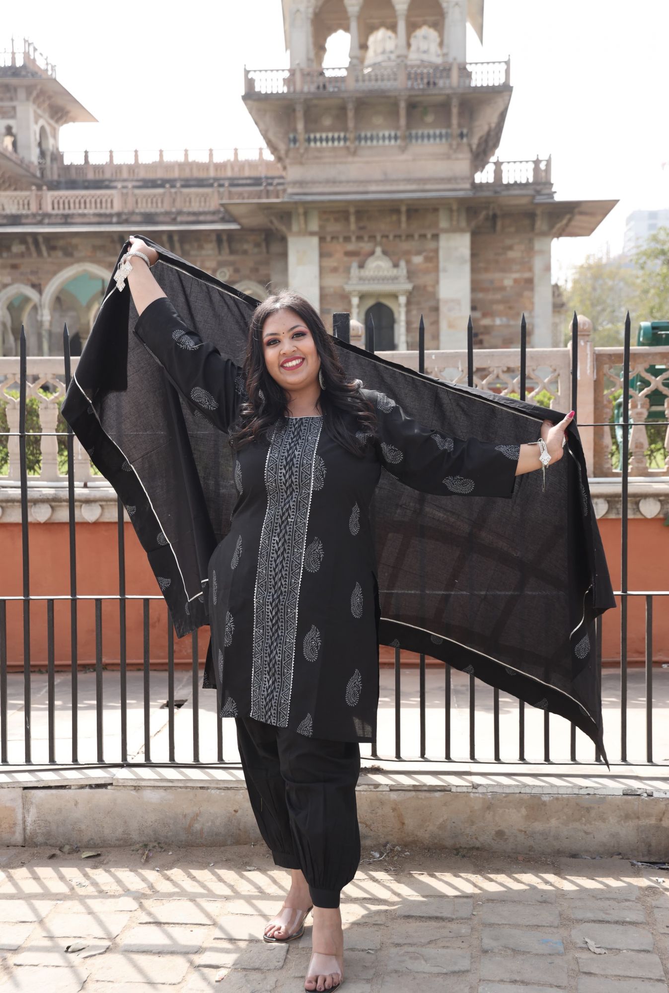 Black Handblock Suit Set