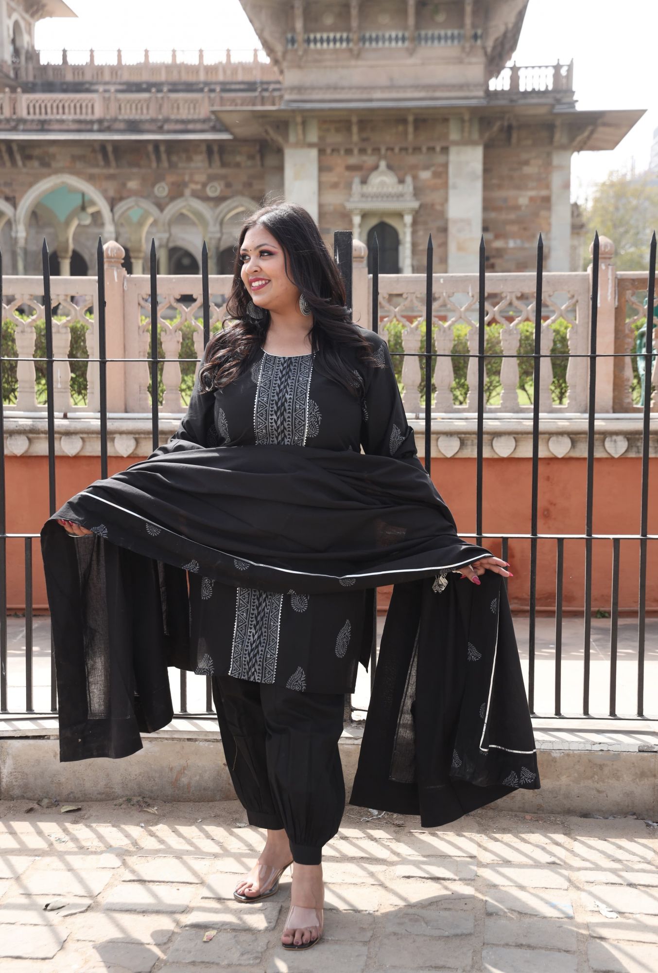 Black Handblock Suit Set