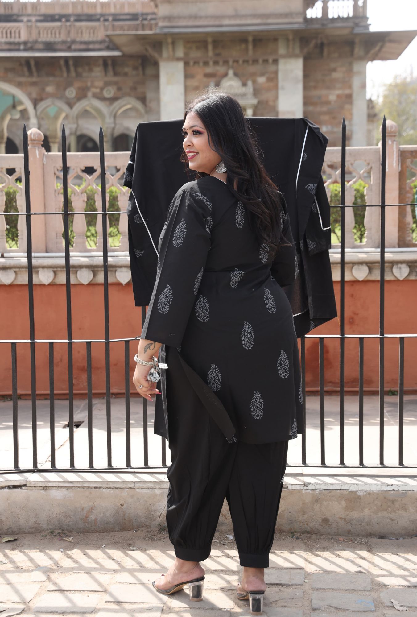 Black Handblock Suit Set