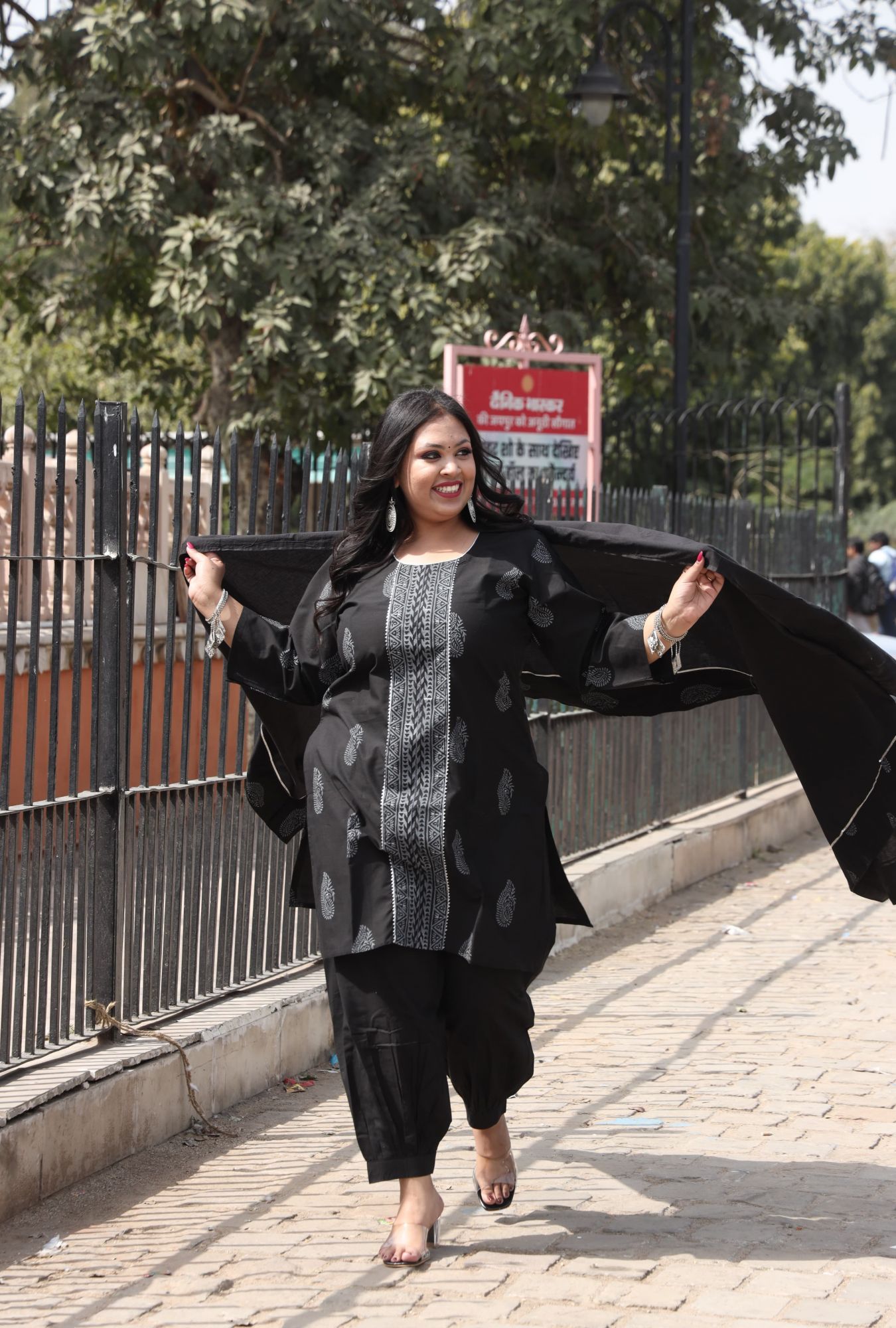 Black Handblock Suit Set