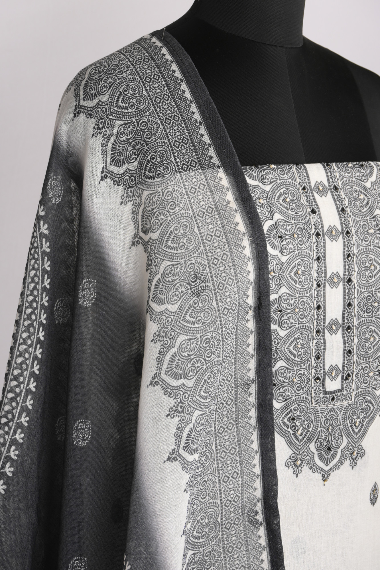 Off- White Cotton Suit Set with Beautiful Dupatta - 1020-4953