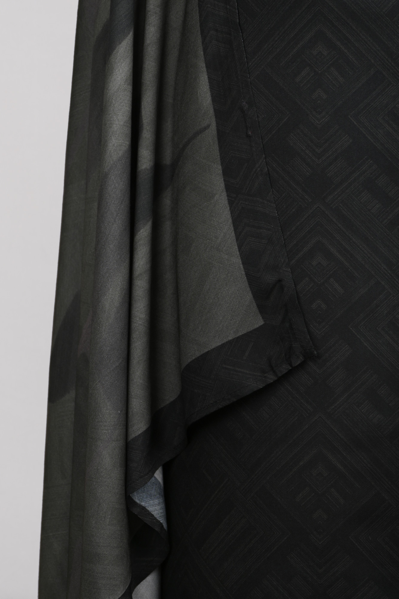 Black Spun Suit Set With Spun Dupatta - VARV01A