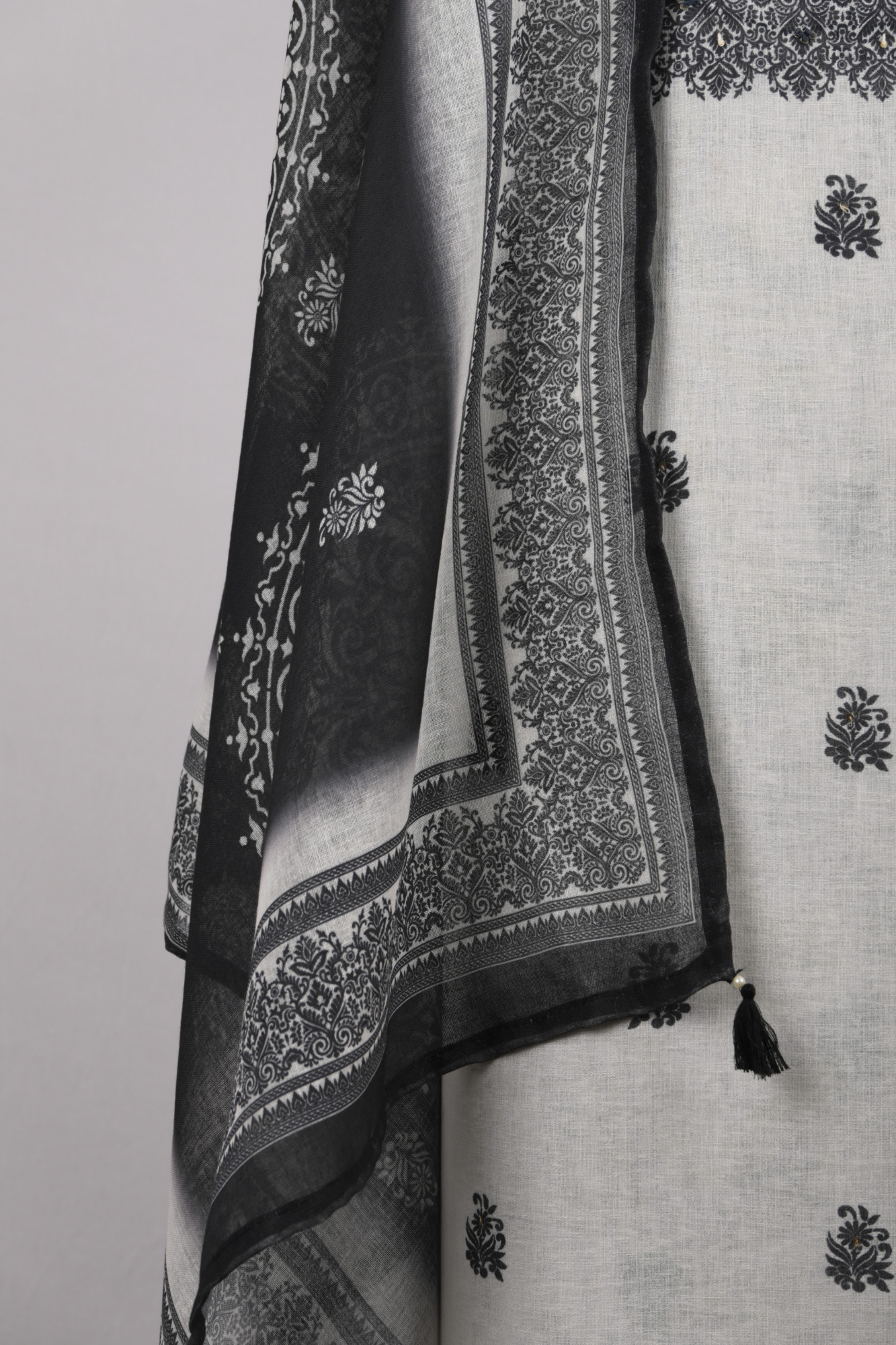 Off- White Cotton Suit Set with Beautiful Dupatta - 1020-4959