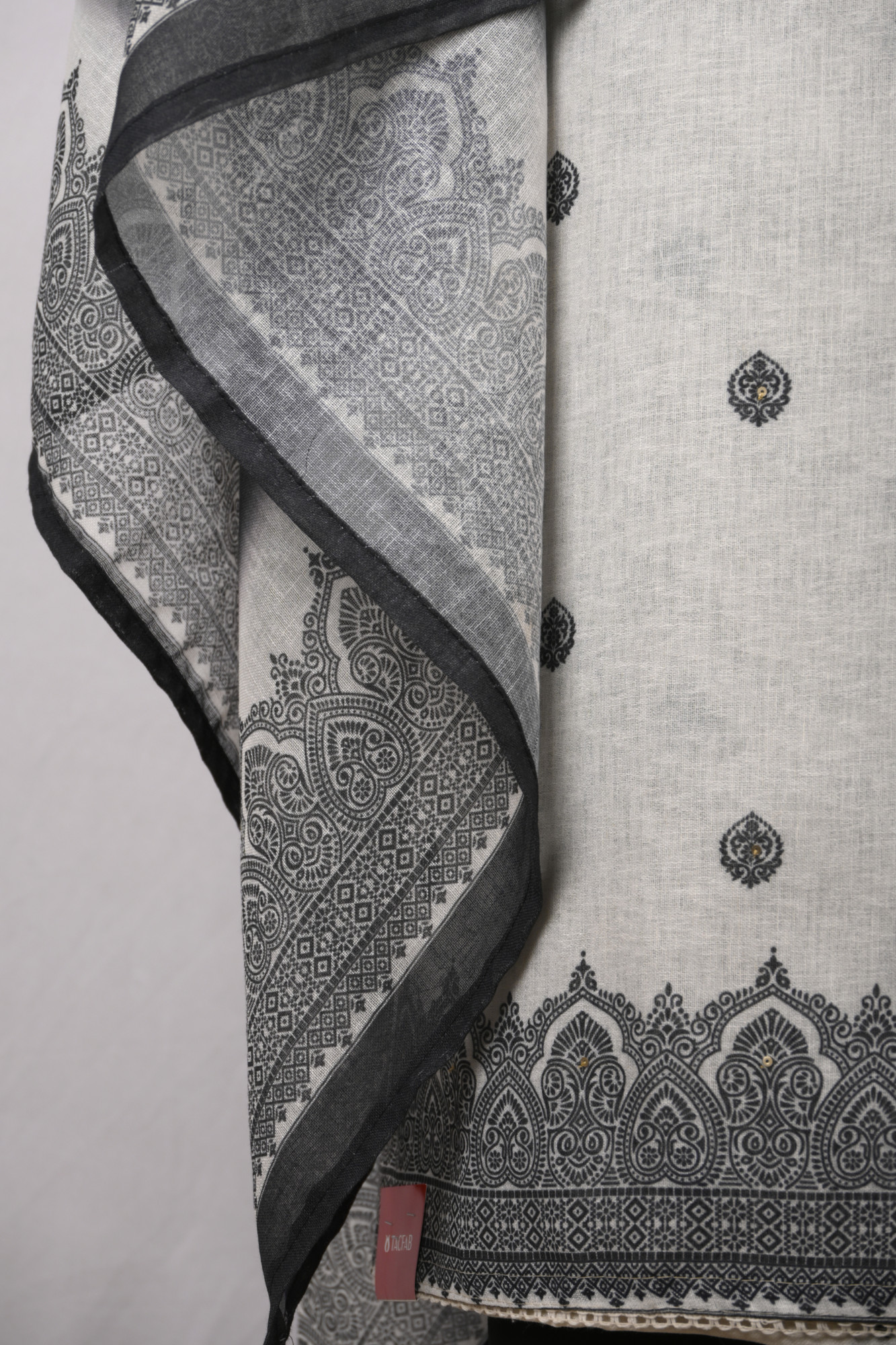 Off- White Cotton Suit Set with Beautiful Dupatta - 1020-4953