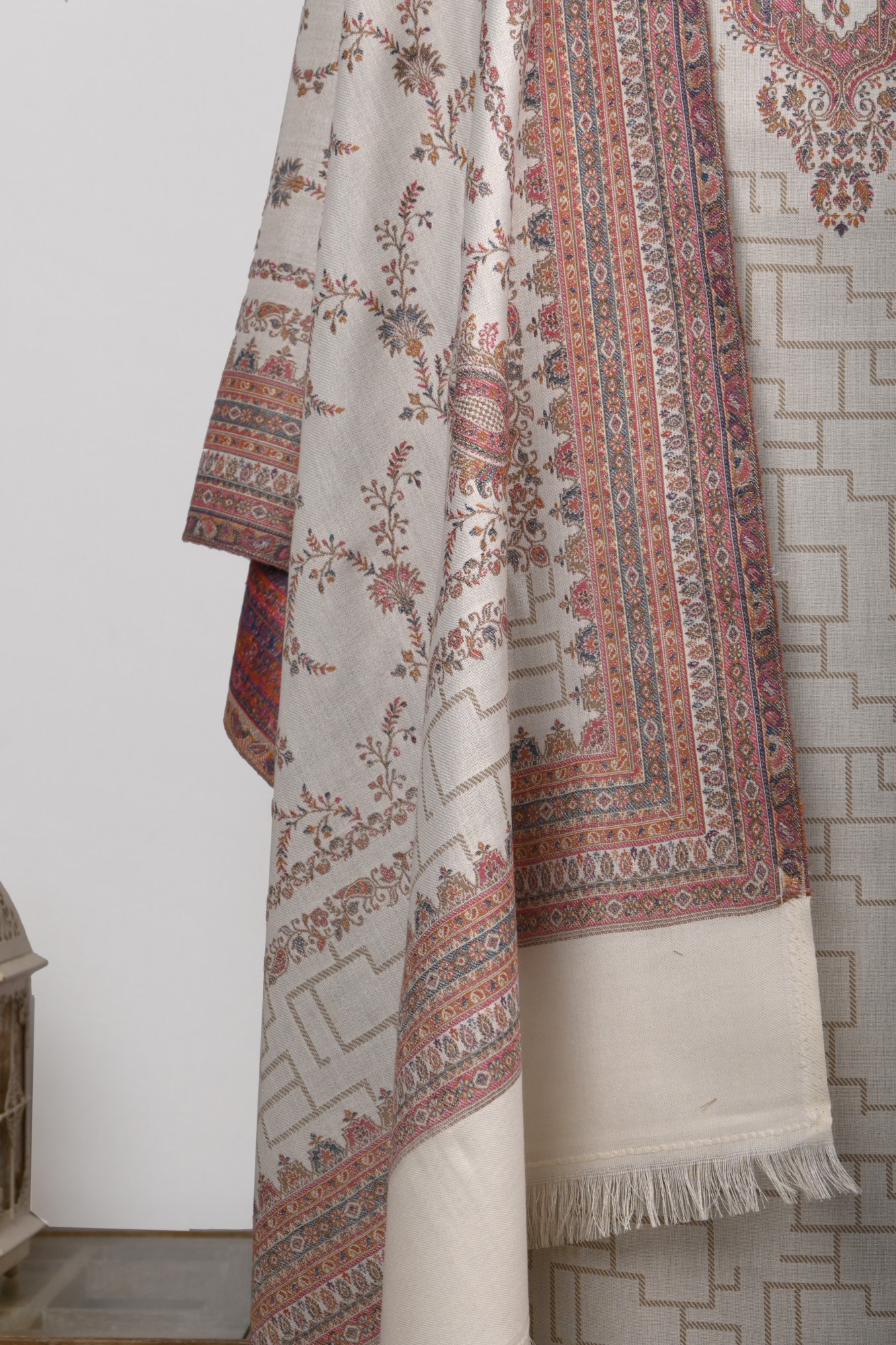 Off - white Printed Pashmina Suit Set With Dupatta - 131-0482C