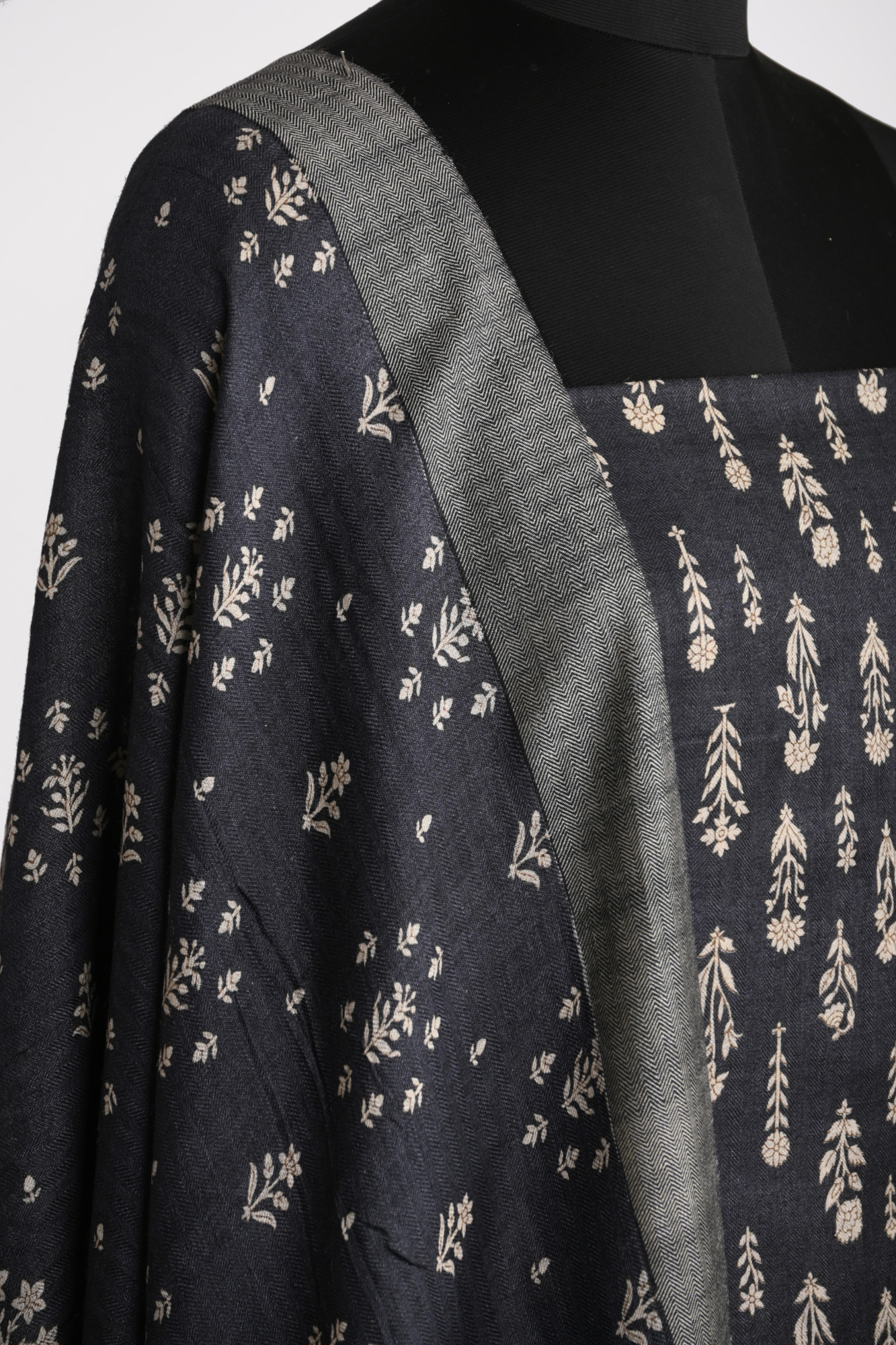 Black Pashmina Suit Set with Pashmina Dupatta - 799-16001-11A