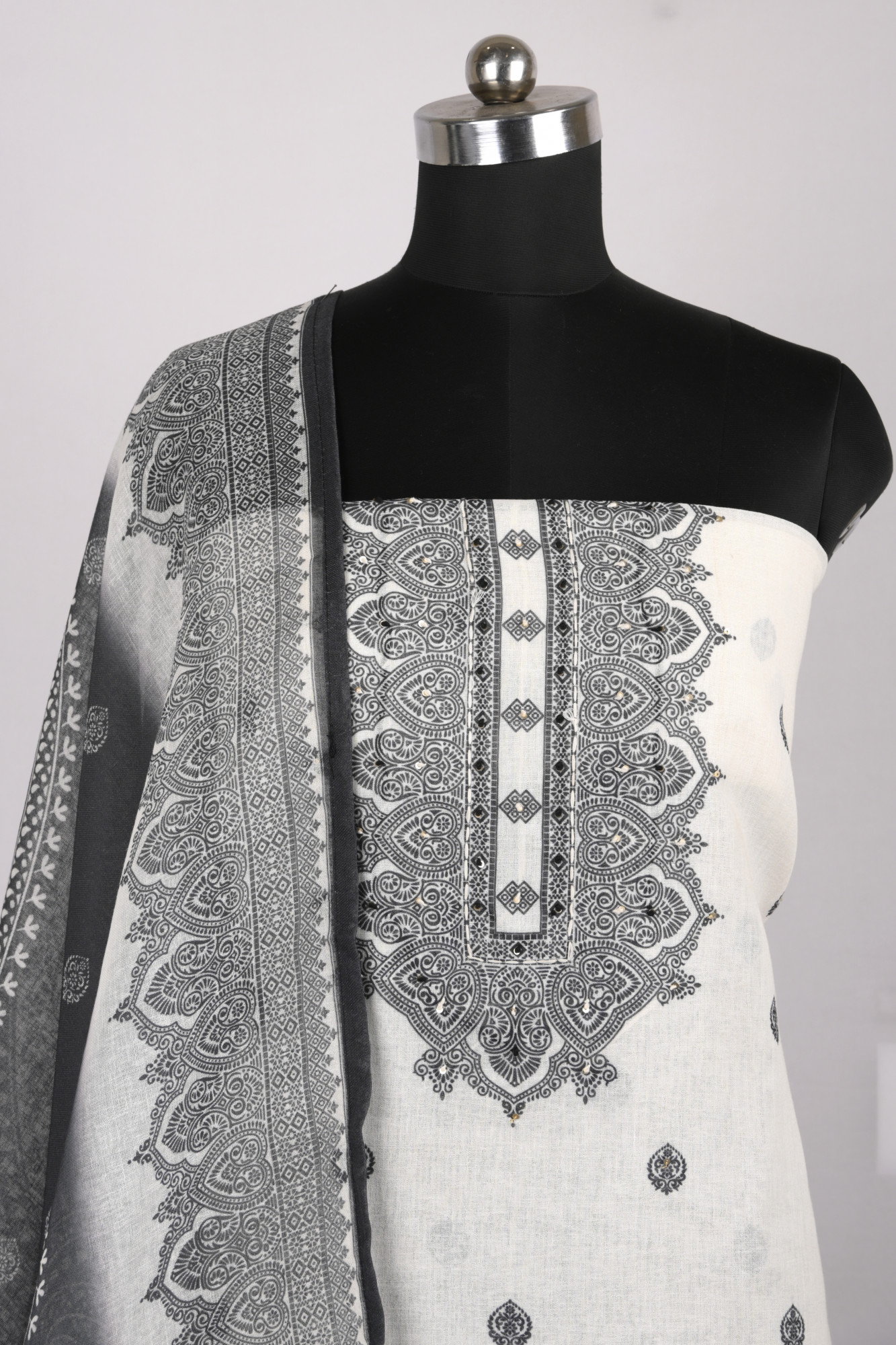 Off- White Cotton Suit Set with Beautiful Dupatta - 1020-4953