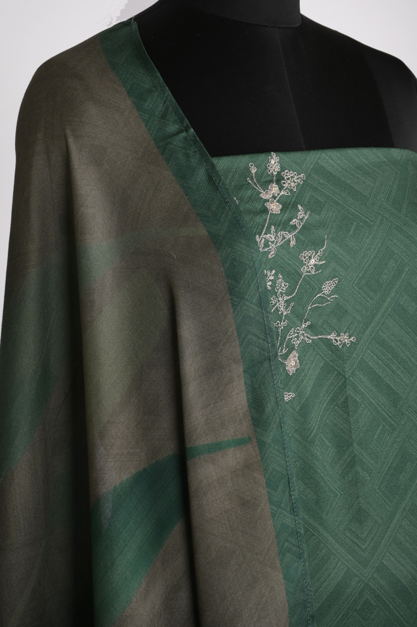 Green Spun Suit Set With Spun Dupatta - VARV01C