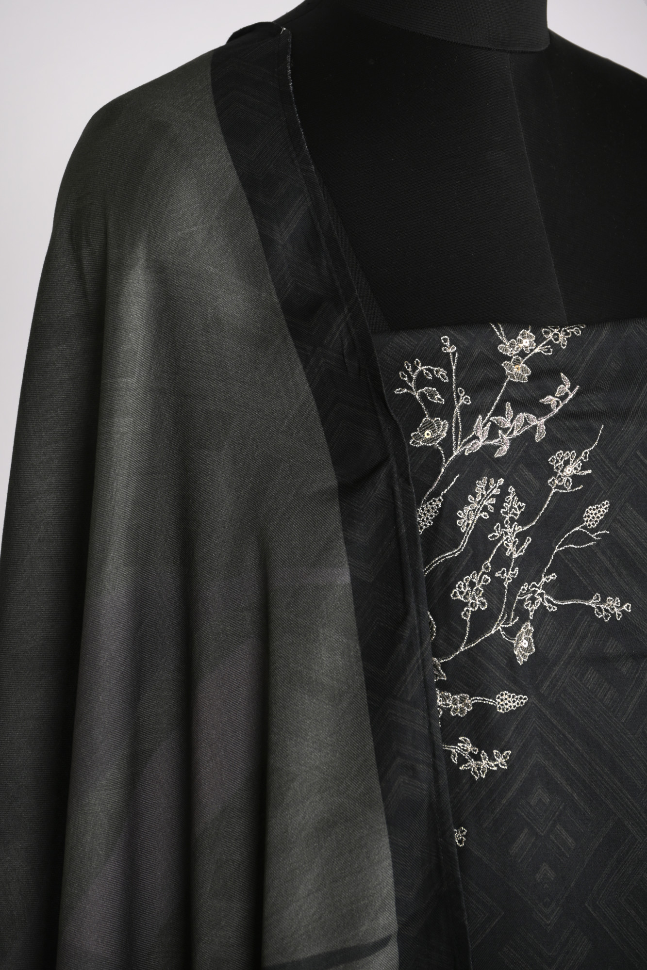 Black Spun Suit Set With Spun Dupatta - VARV01A