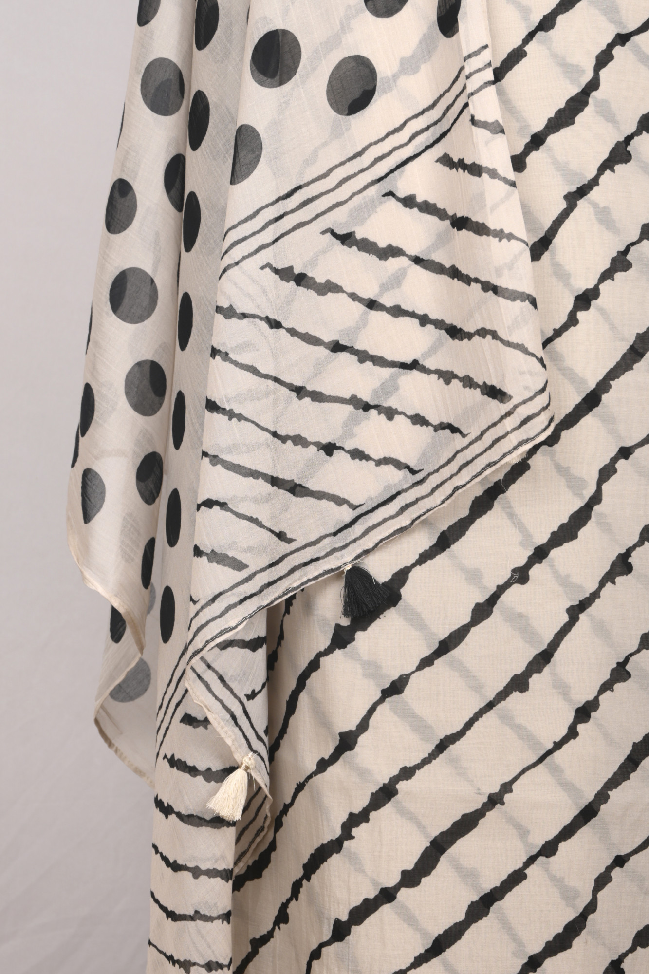 Off - White Mul Chanderi Beautiful Suit Set with Dupatta - 944-11578