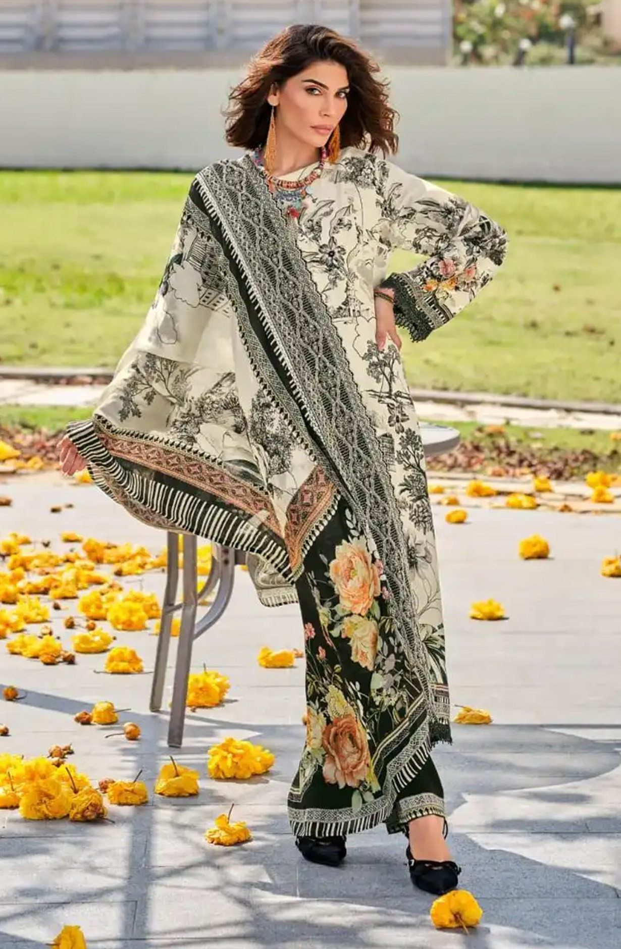 Black Premium Cotton Lawn Beautiful Suit Set with Dupatta - ARTAS03