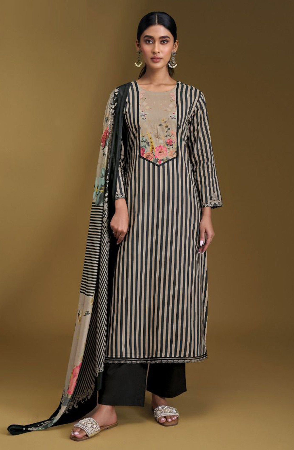 Black Lawn cotton Beautiful Suit Set with Dupatta - NIT11011A