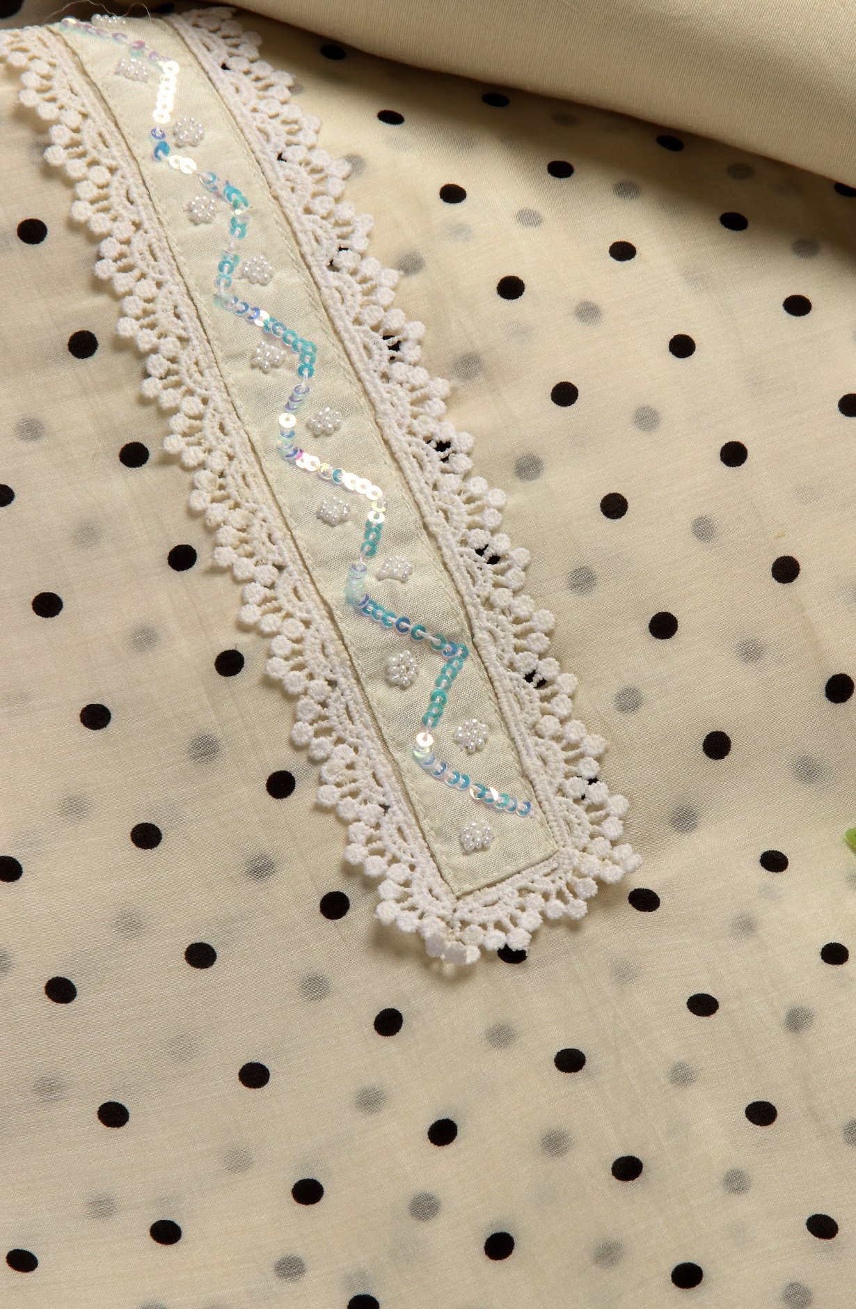 Semi-stitched Cream Beautiful Lacework Muslin Salwar Suit with Organza Dupatta - 131-MT9202