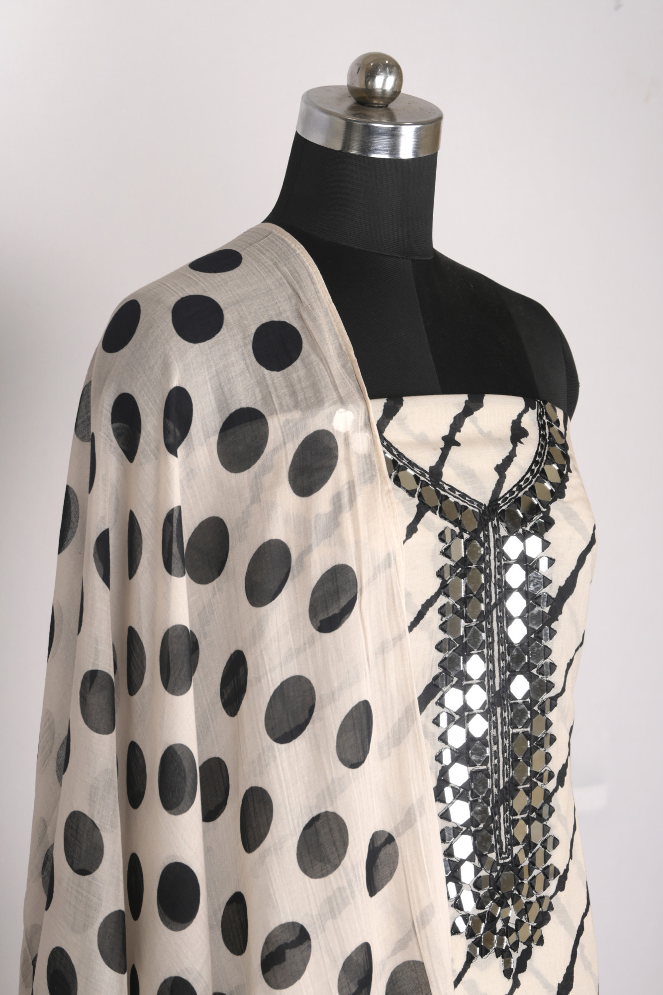 Off - White Mul Chanderi Beautiful Suit Set with Dupatta - 944-11578