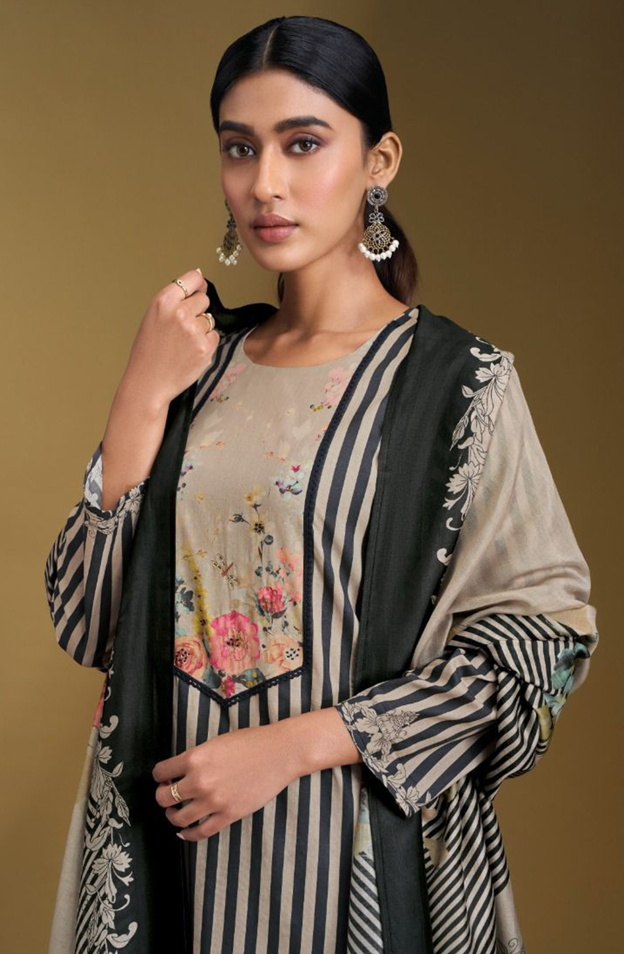 Black Lawn cotton Beautiful Suit Set with Dupatta - NIT11011A
