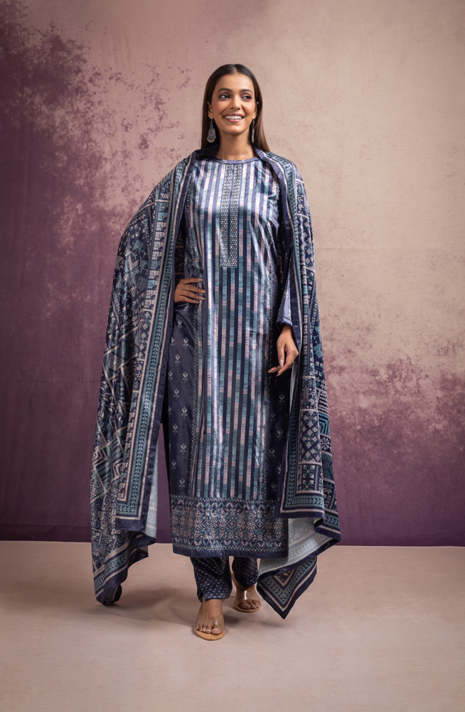 Image of Blue Velvet Suit Set with  Velvet Silk Dupatta - DAR2113A