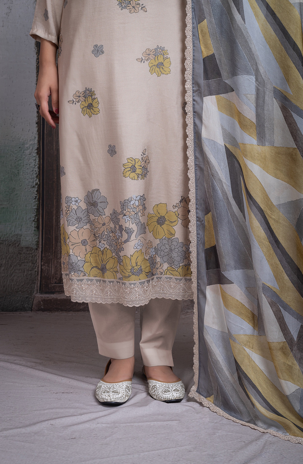 Beige pure muslin Unstitched Beautiful Suit Set with Dupatta - NORNT184