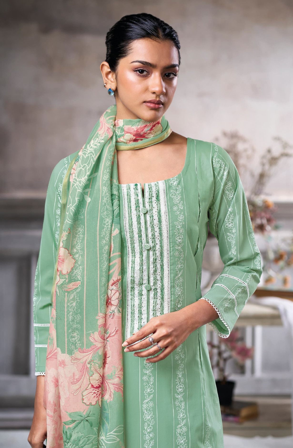 Green Cotton Beautiful Suit Set with Dupatta- VAA10355