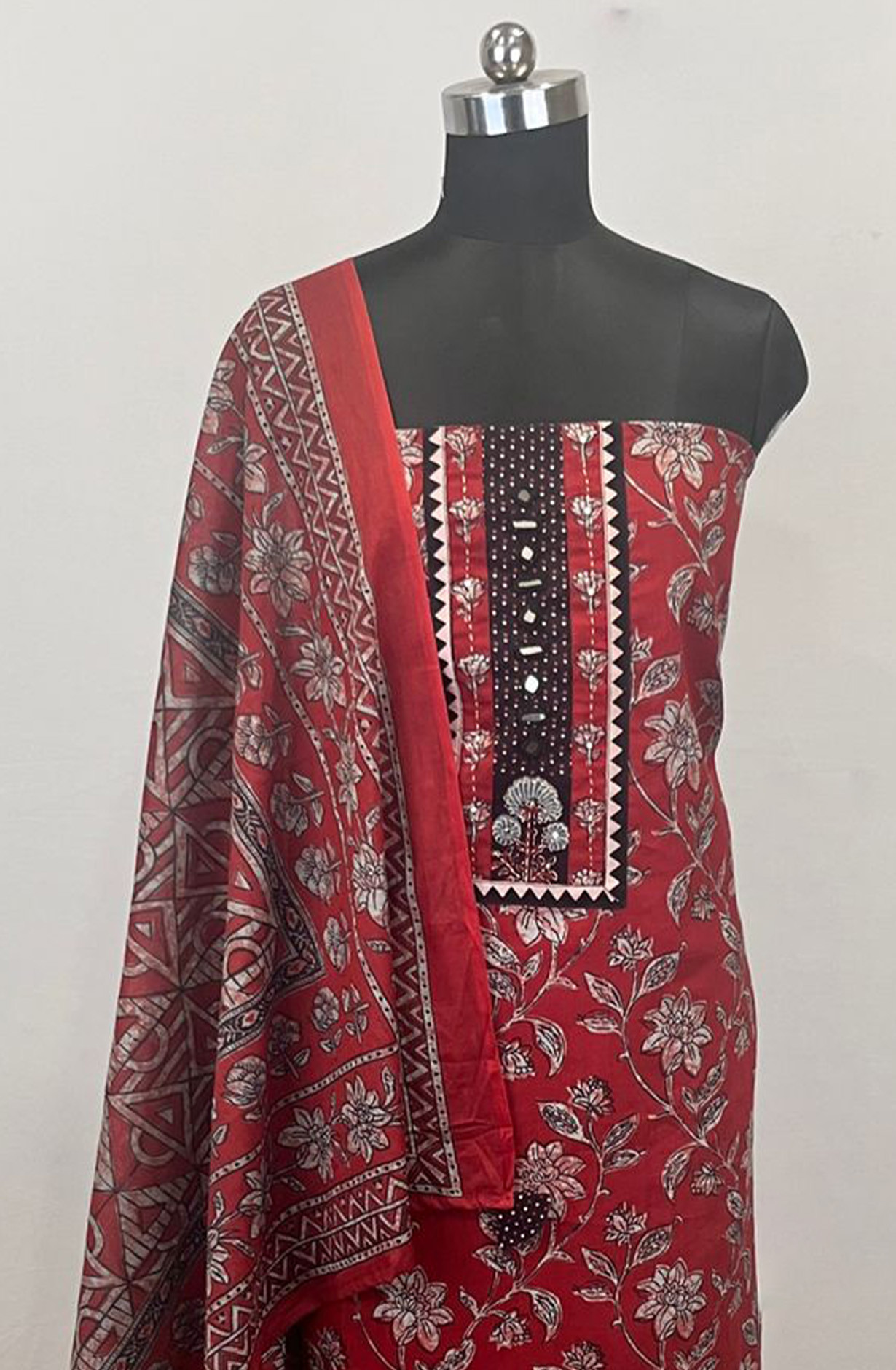 Maroon Cotton printed Unstitched Suit Set with Dupatta - 131-KE1650B