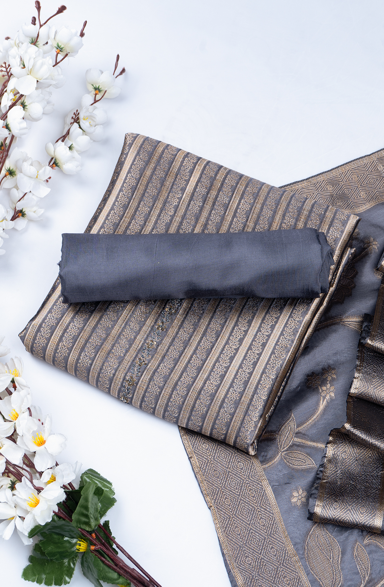 Grey Banarsi Beautiful Suit Set with Dupatta - 944-11091