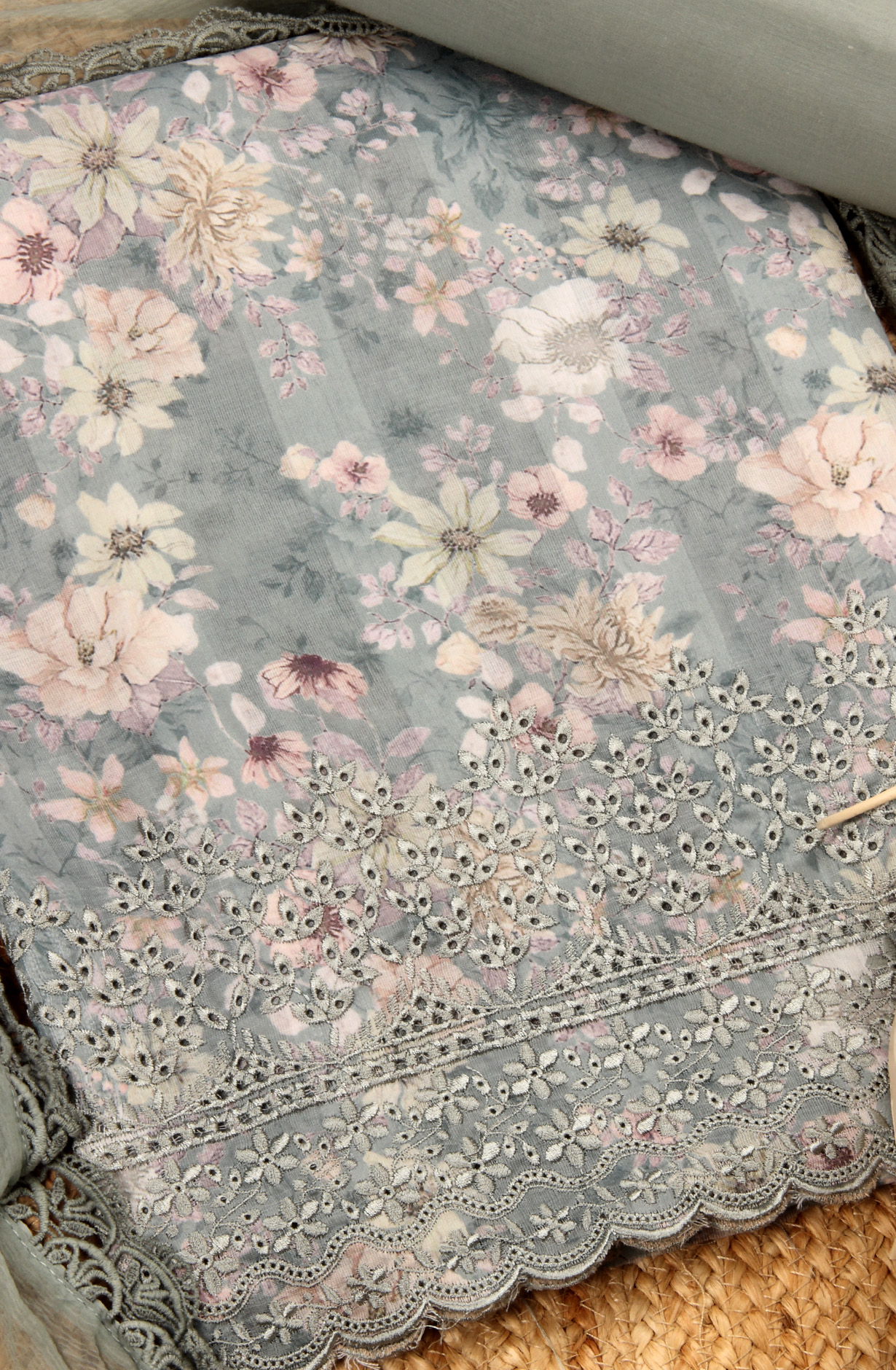 Pastel Green Exclusive Cotton Suit-sets with Chiffon Dupatta - AIS1401A