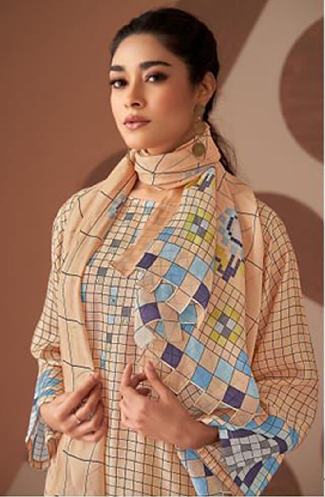 Digital Printed Muslin Silk Suit-Set with Dupatta - NIS375