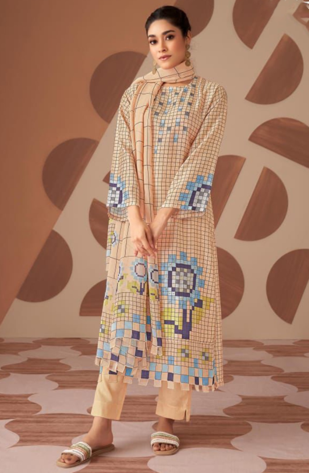 Digital Printed Muslin Silk Suit-Set with Dupatta - NIS375