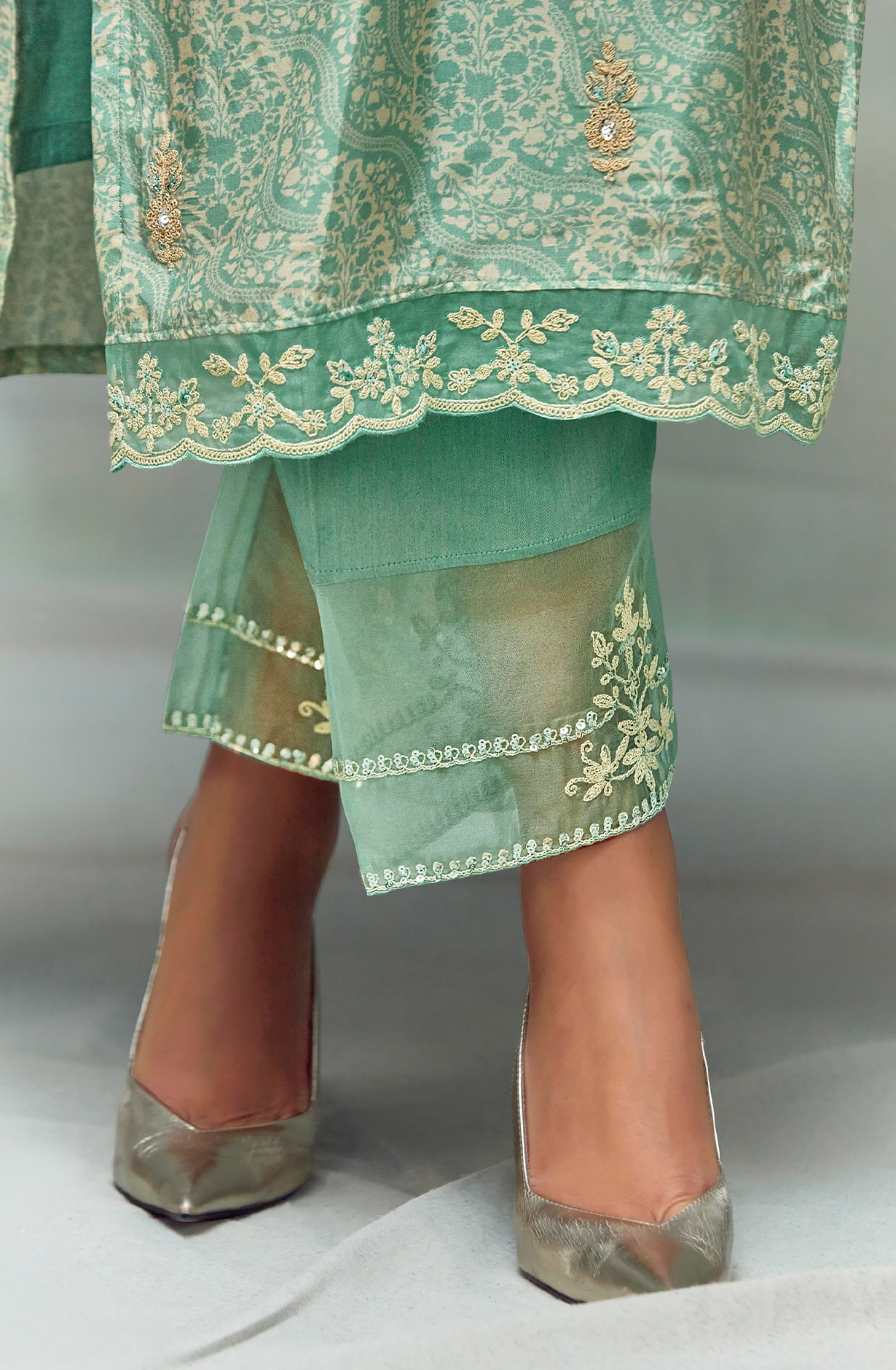 Green Muslin Printed Suit Set with Dupatta- FLO9691