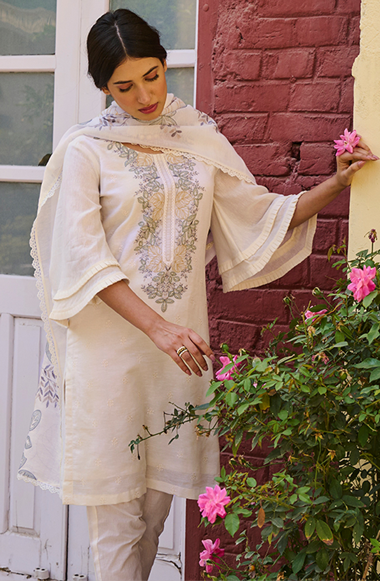 Off-white Luxury Linen Embroidered Salwar Kameez with Trendy Dupatta - FUS2216C
