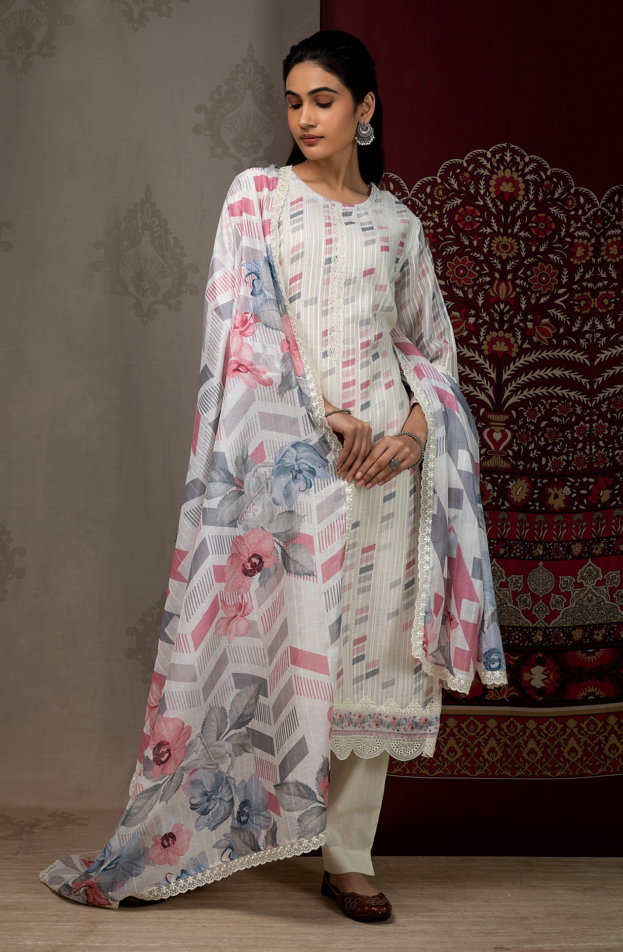 Off-white Linen Exclusive Digital Print Suit-sets with Dupatta - JOA1866C