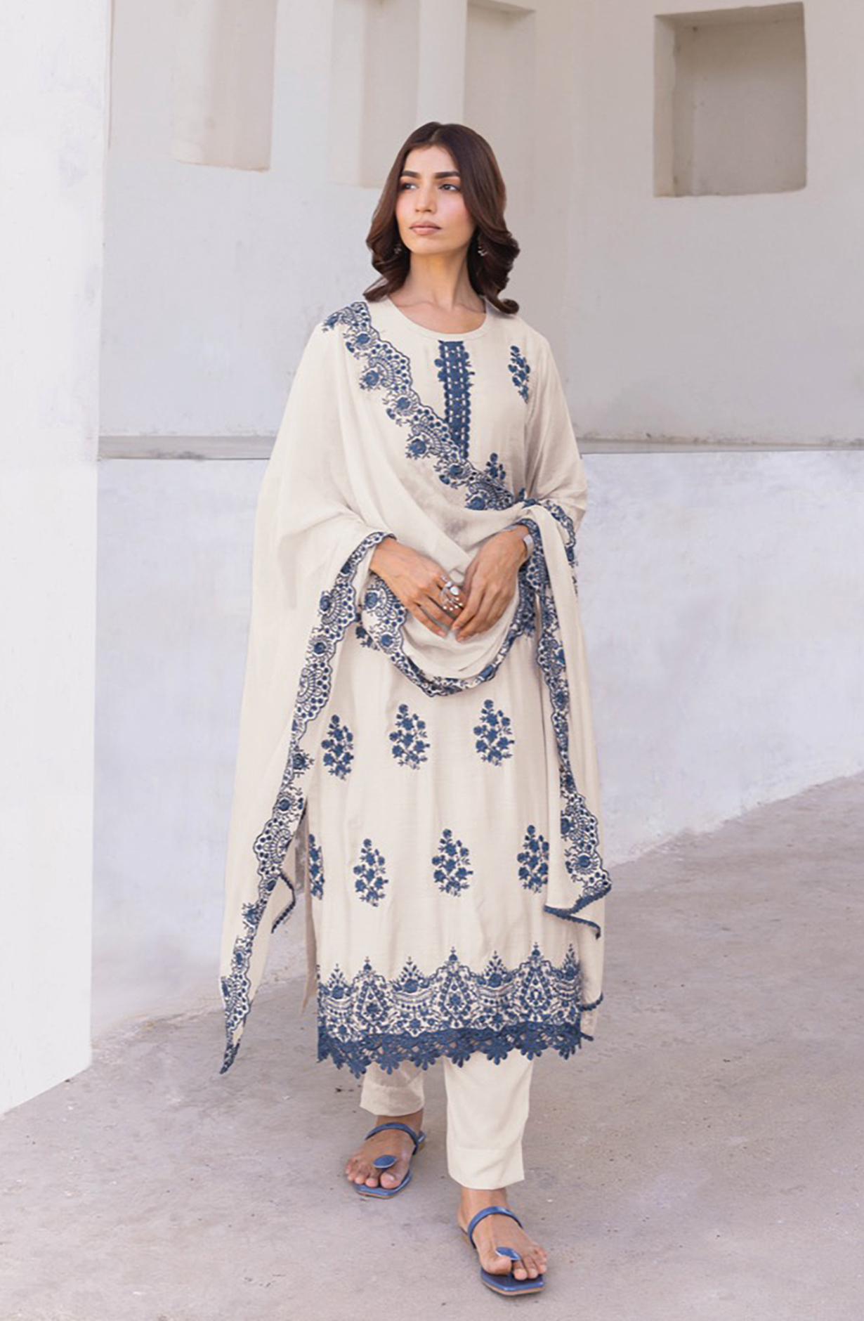Off-white Muslin Exclusive Embroidered Salwar Kameez - MER1917A