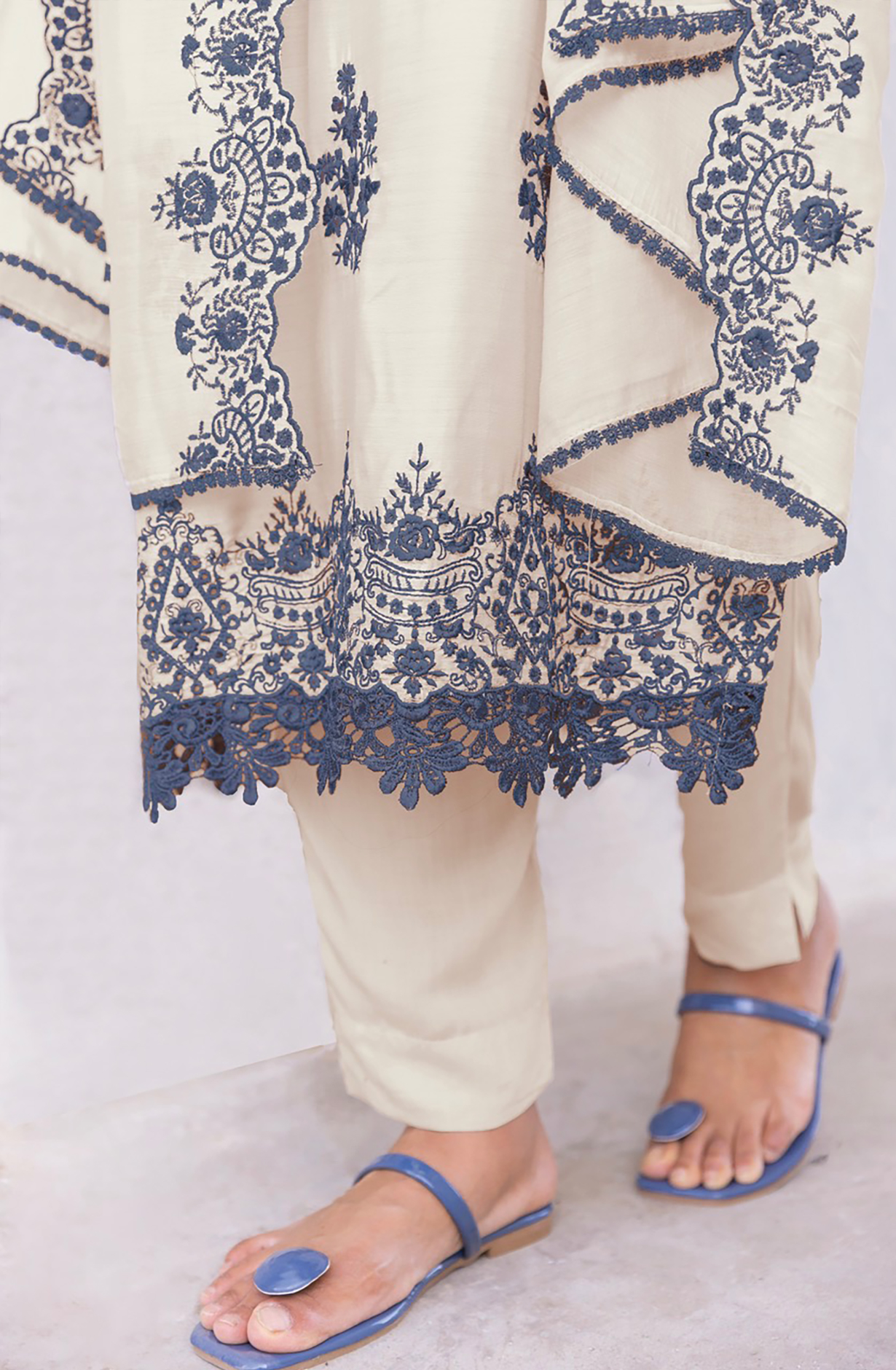 Off-white Muslin Exclusive Embroidered Salwar Kameez - MER1917A