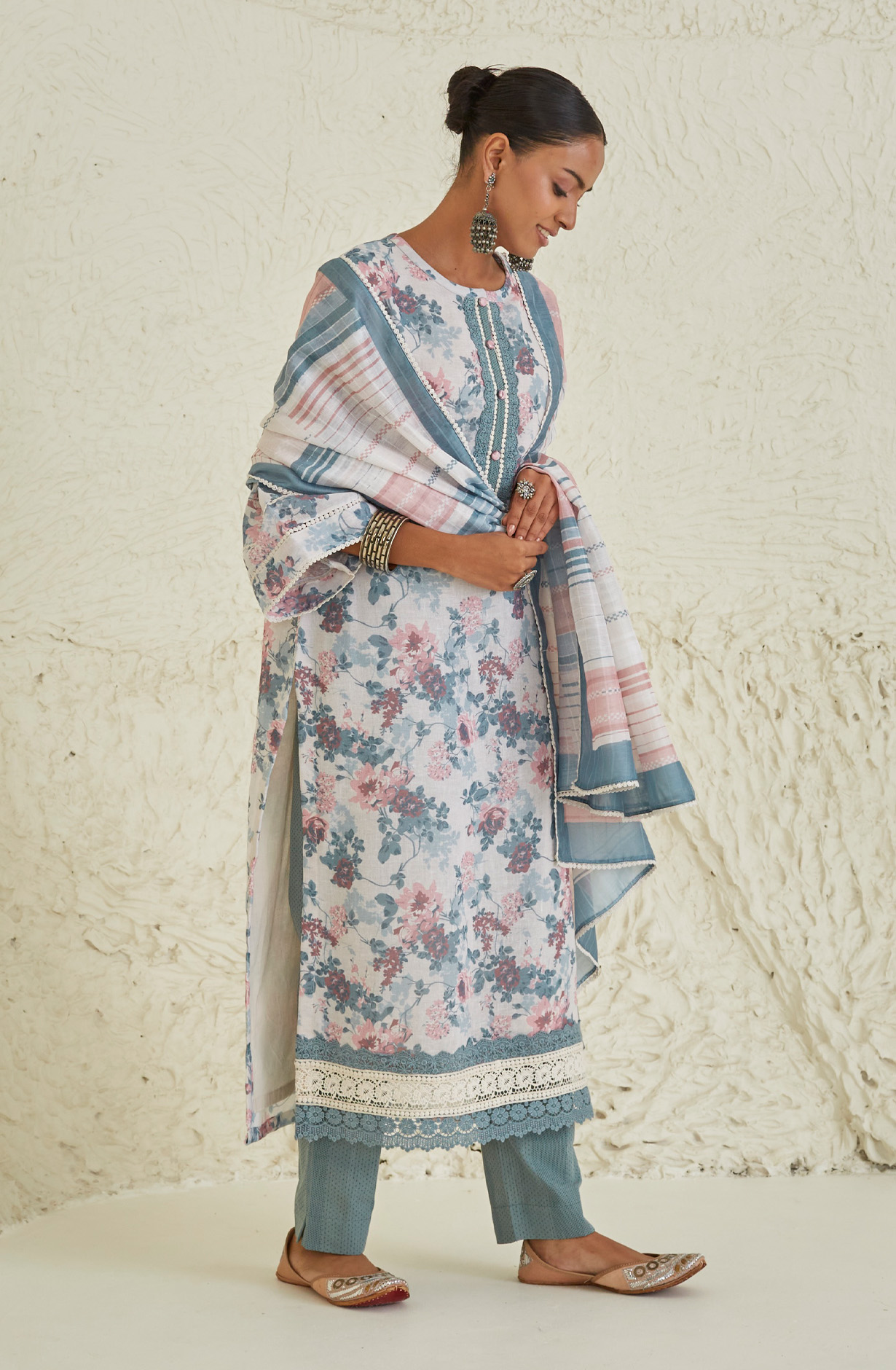 Off-white and Grey Linen Exclusive Lacework Salwar Kameez Dupatta - MOZ1903A