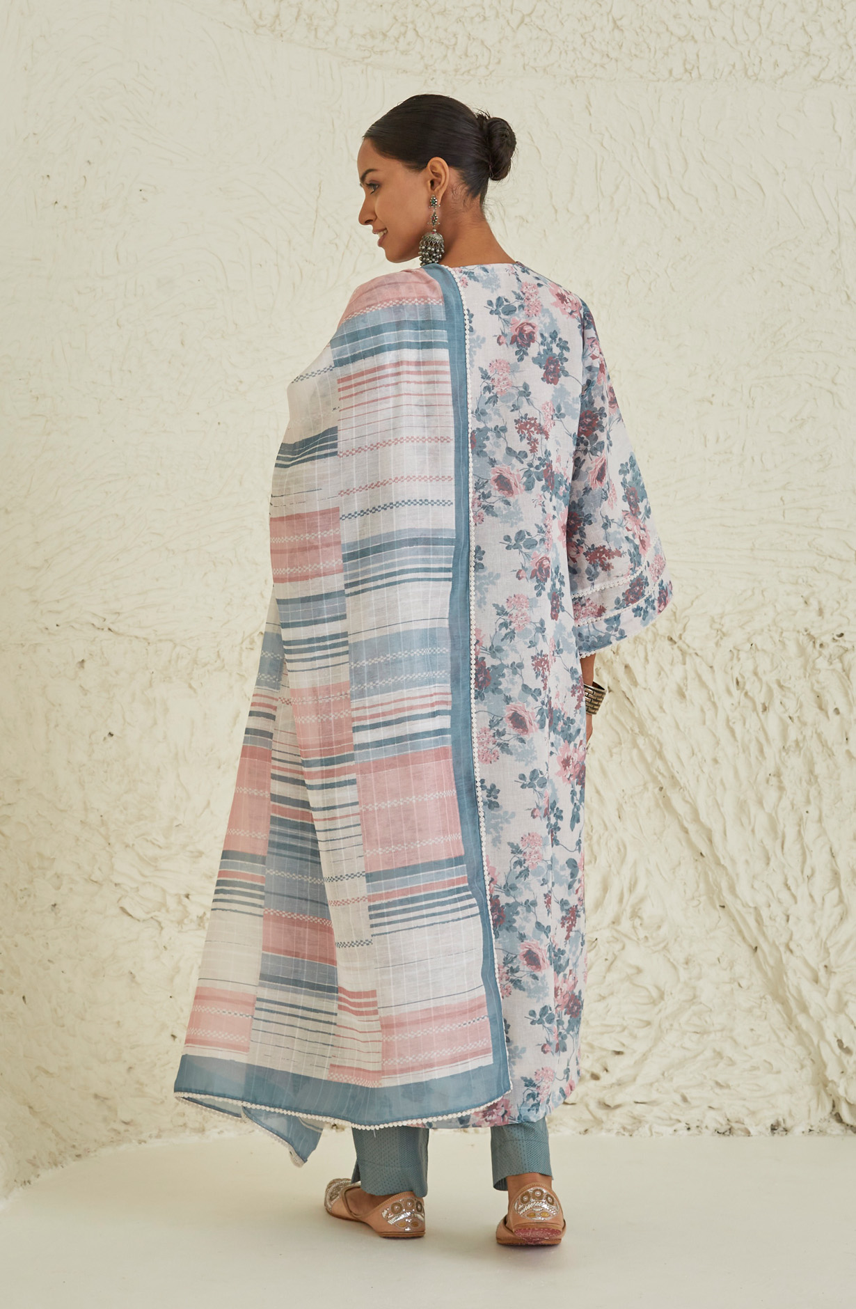 Off-white and Grey Linen Exclusive Lacework Salwar Kameez Dupatta - MOZ1903A