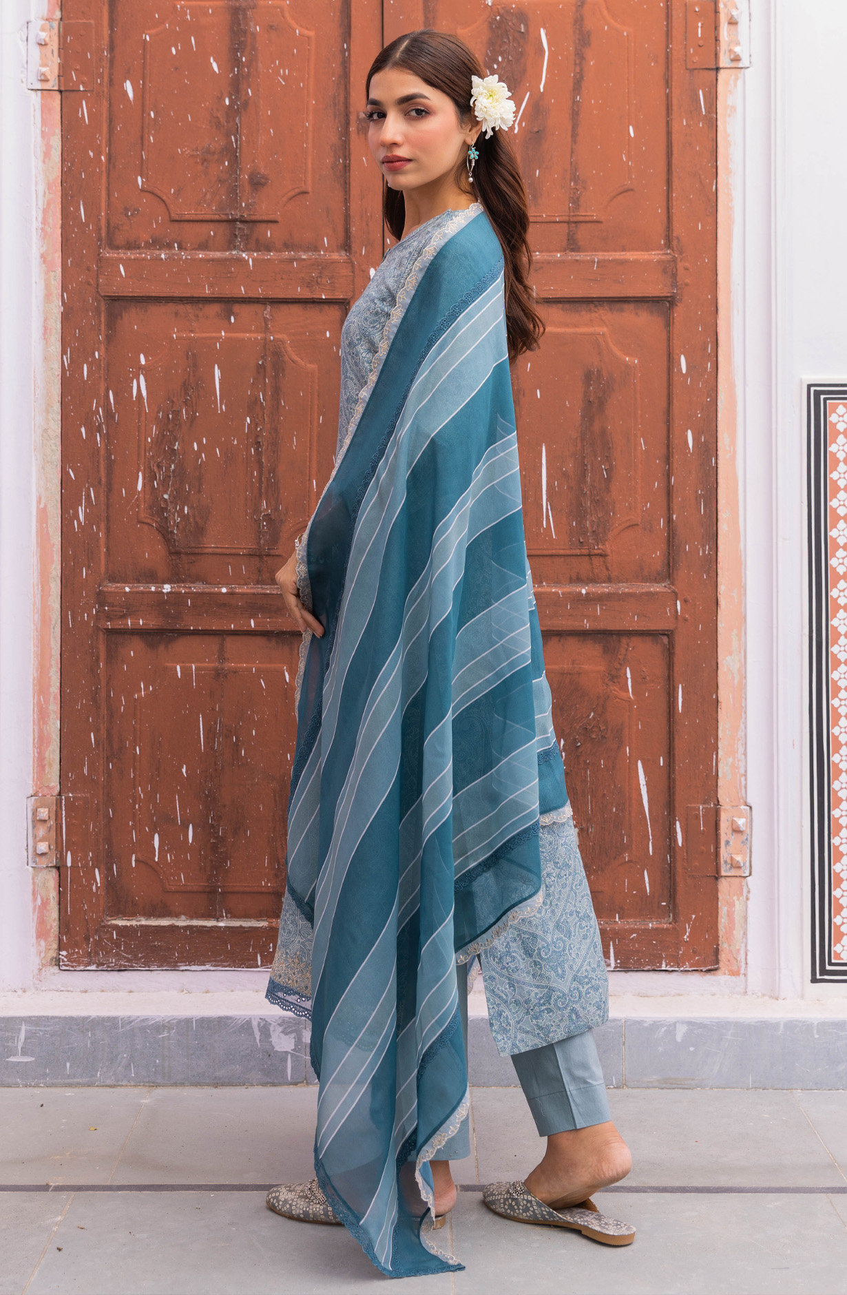 Multi-coloured Linen Exclusive Salwar Kameez with Organza Dupatta - MUK1938