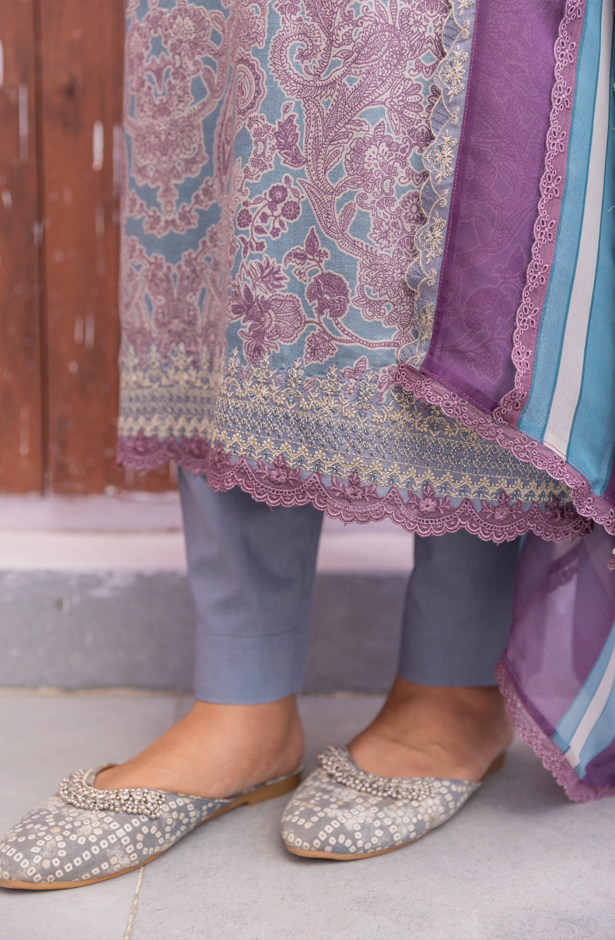 Multi-coloured Linen Exclusive Salwar Kameez with Organza Dupatta - MUK1939