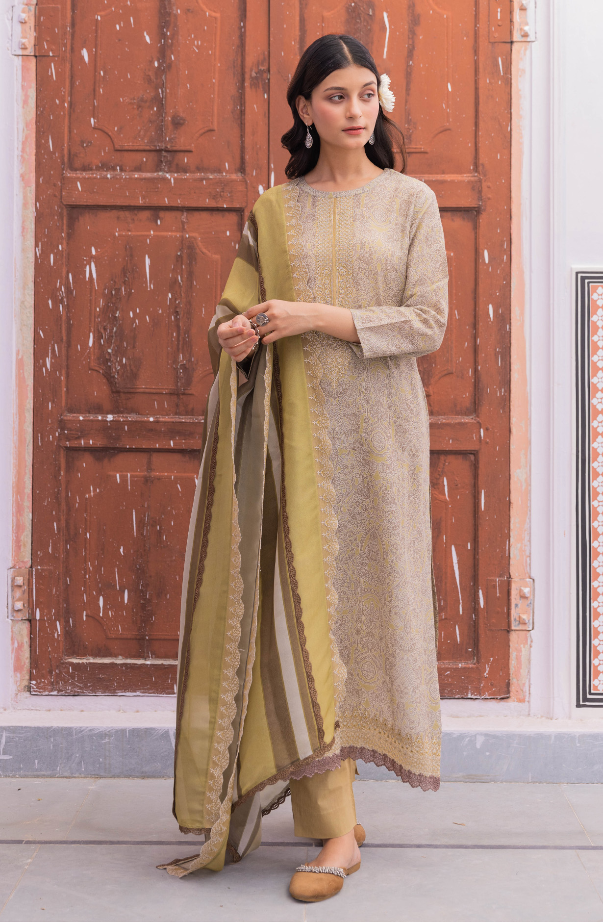 Multi-coloured Linen Exclusive Salwar Kameez with Organza Dupatta - MUK1940