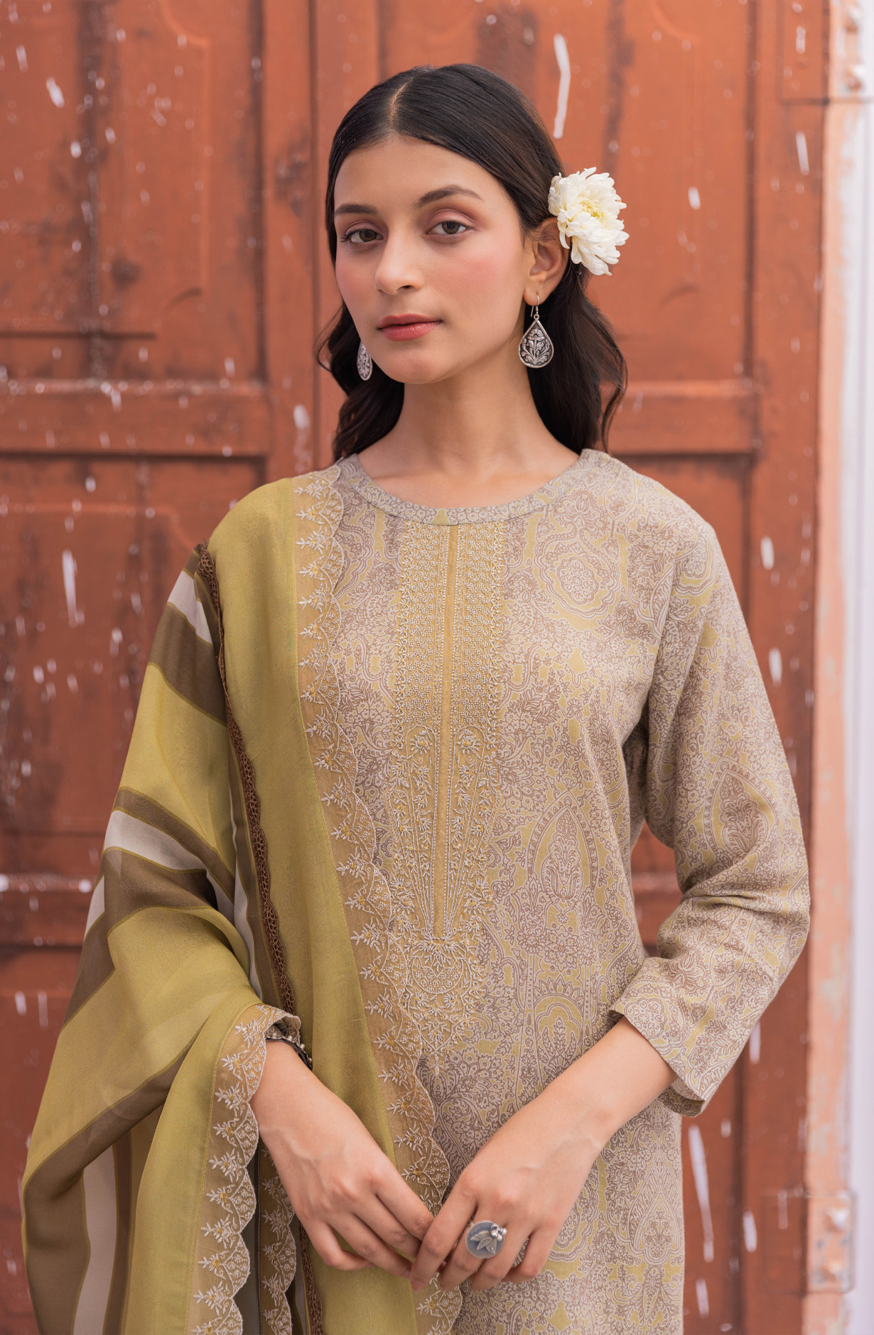 Multi-coloured Linen Exclusive Salwar Kameez with Organza Dupatta - MUK1940