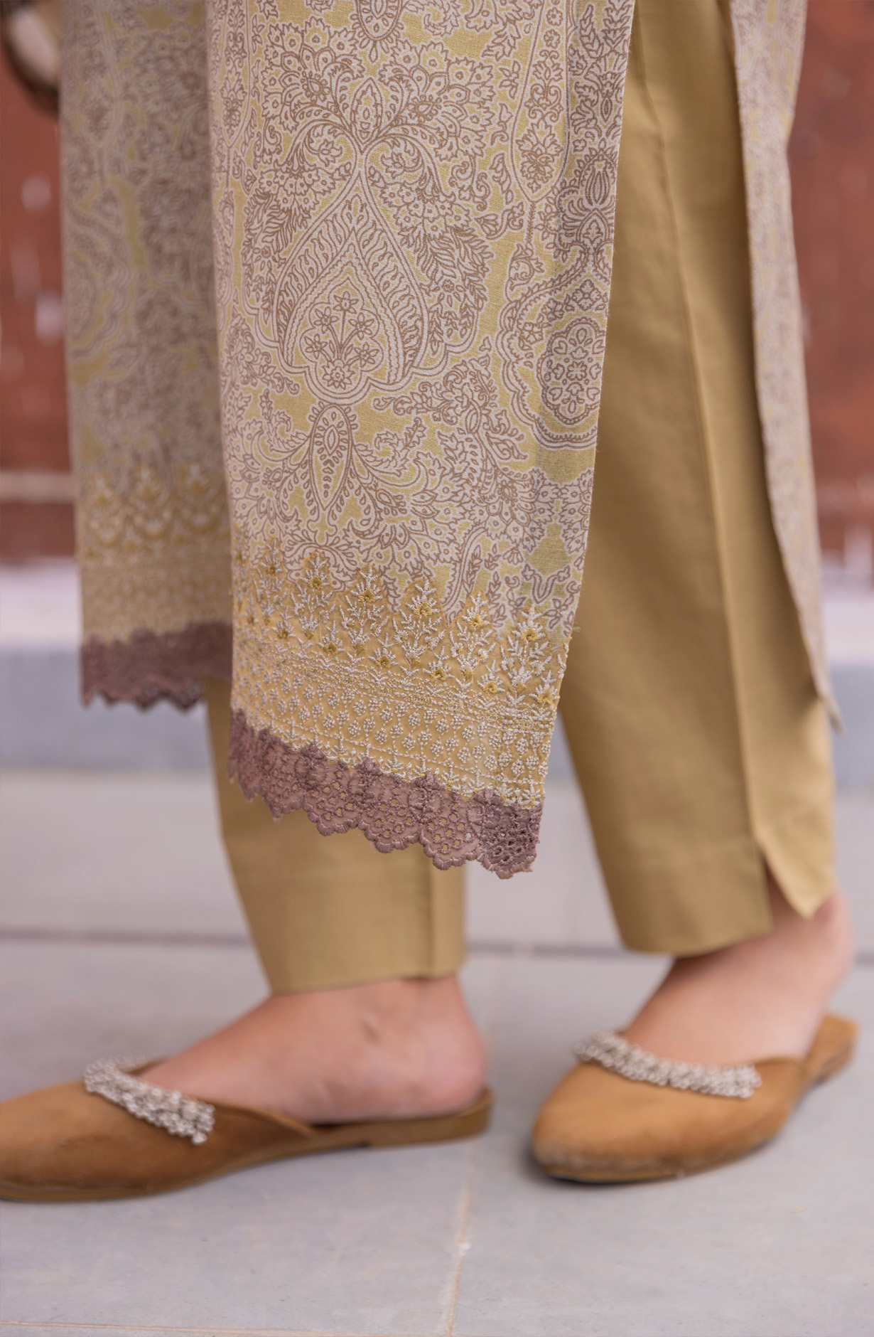 Multi-coloured Linen Exclusive Salwar Kameez with Organza Dupatta - MUK1940