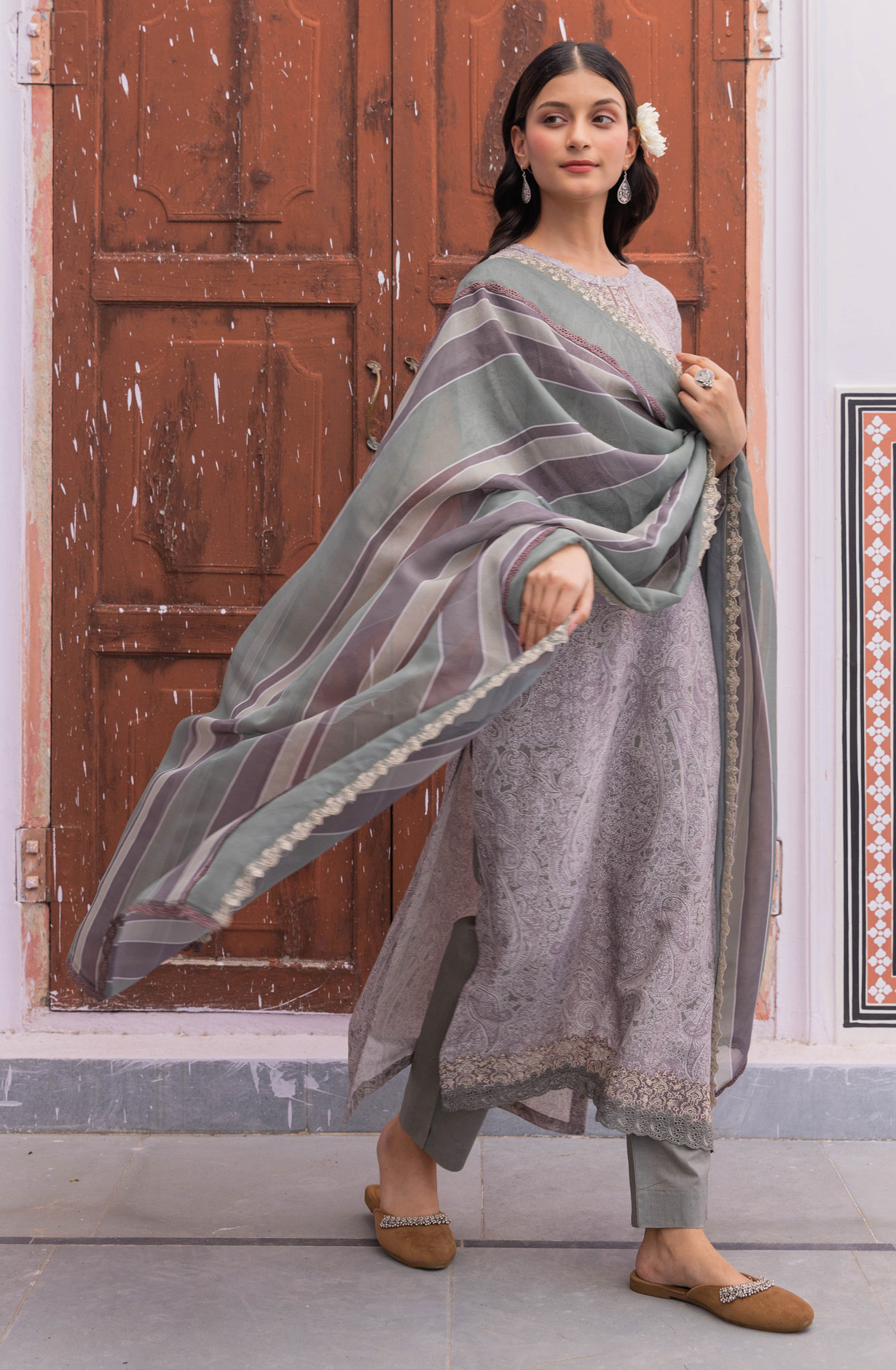 Multi-coloured Linen Exclusive Salwar Kameez with Organza Dupatta - MUK1941