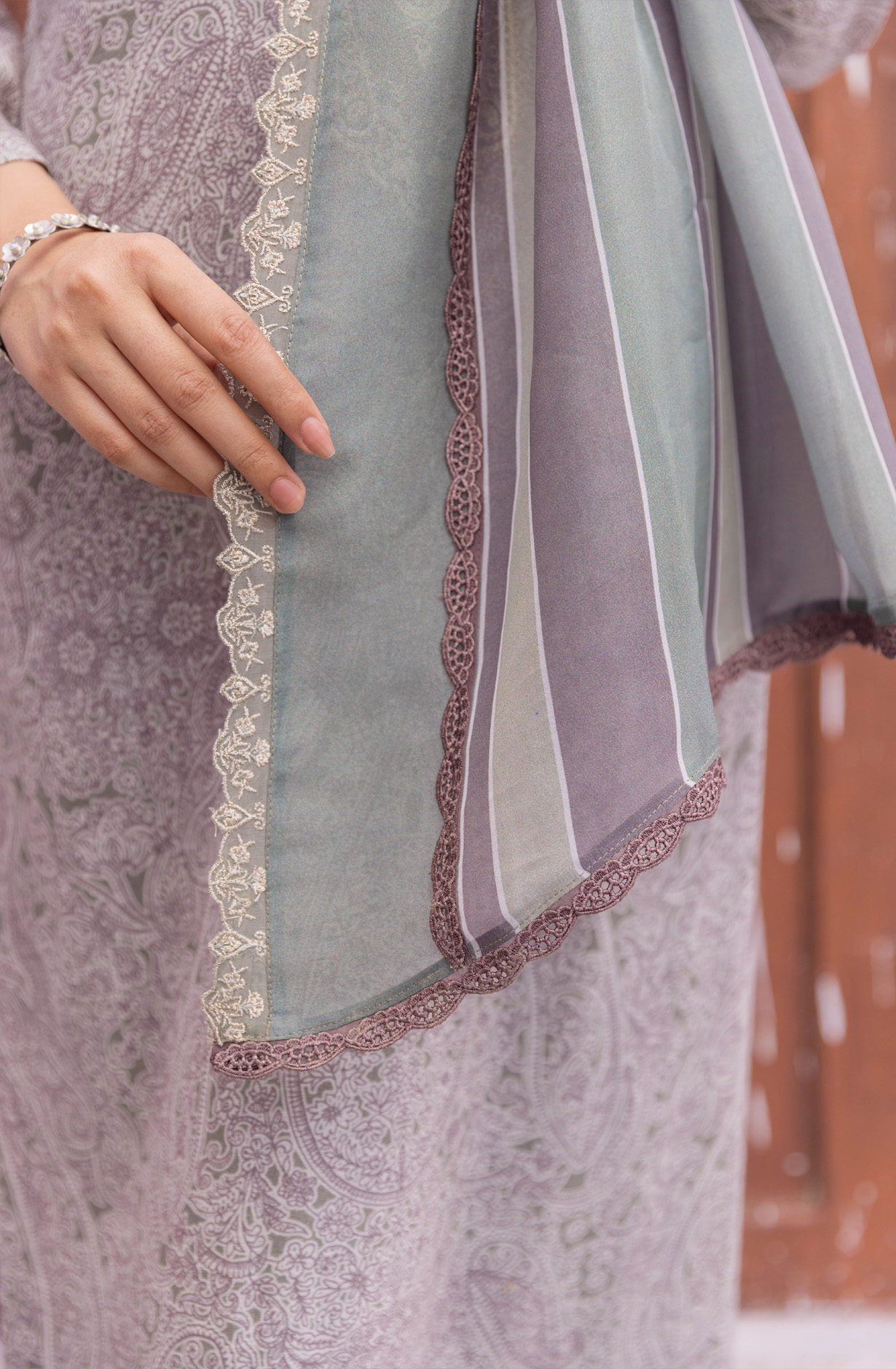 Multi-coloured Linen Exclusive Salwar Kameez with Organza Dupatta - MUK1941