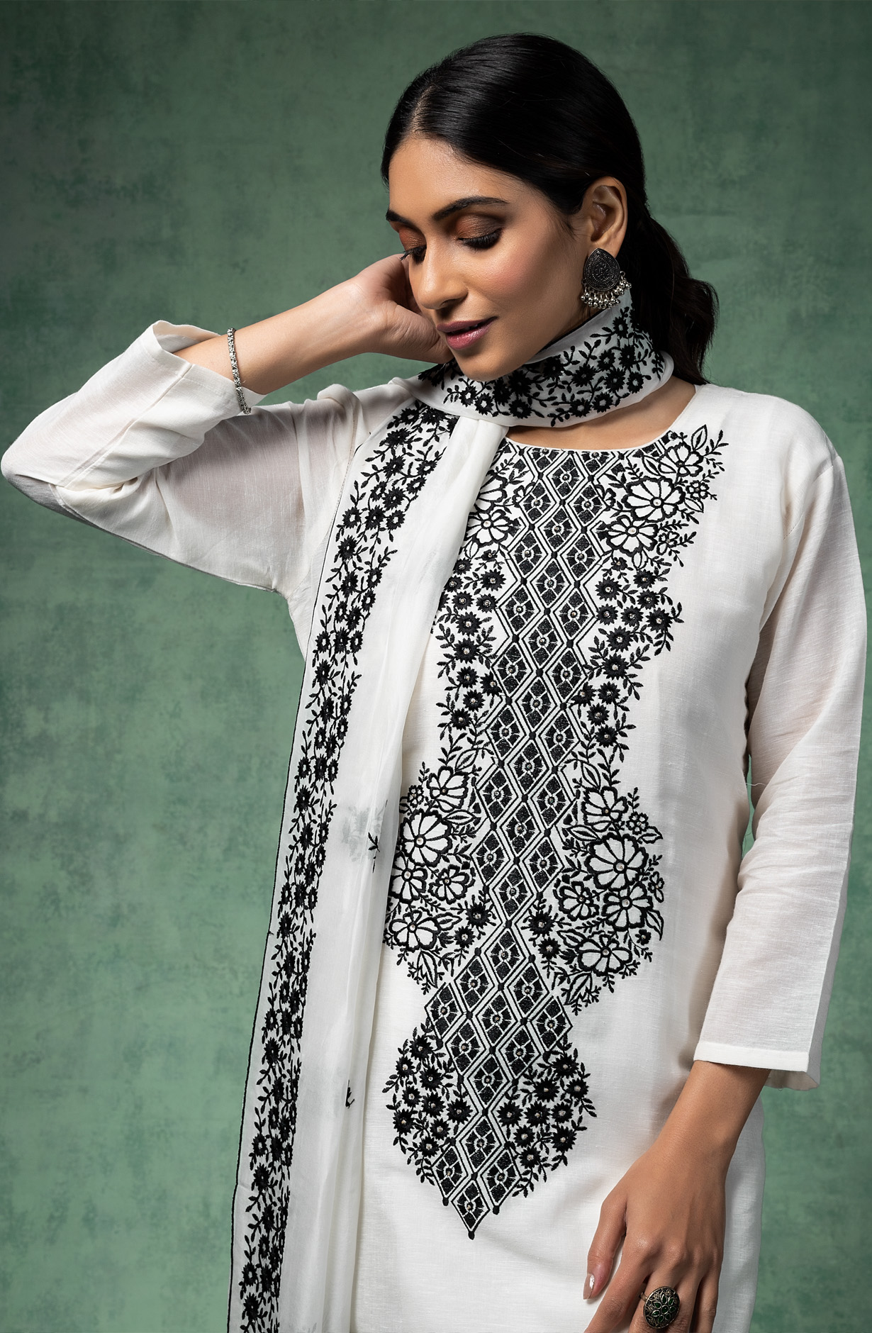 Off White Linen Exclusive Embroidered Suit with Organza Dupatta - R157-SPR1388