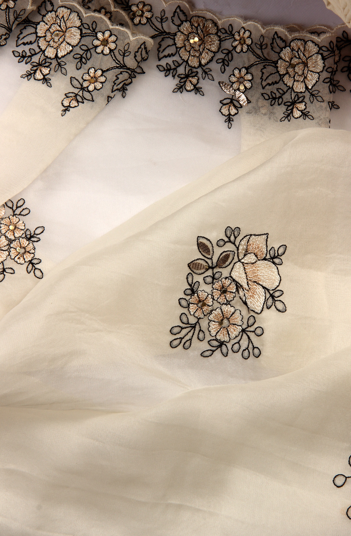 Exclusive Cream and Black Linen Salwar Kameez with Beautiful Organza Dupatta - R157-SPR1391A