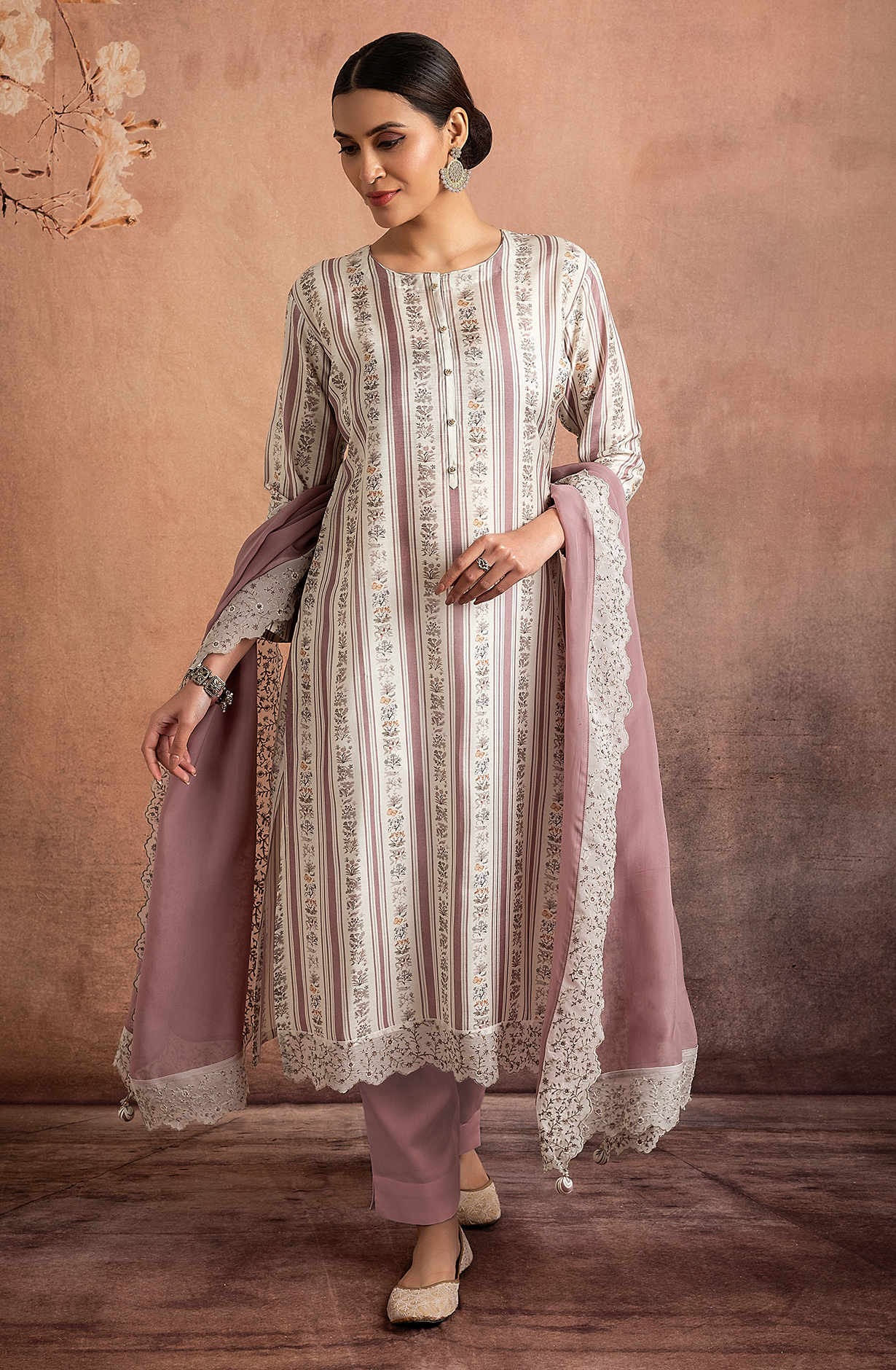 Mauve Beautiful Pure Muslin Salwar Suit with Organza Dupatta - R157-SPR1825