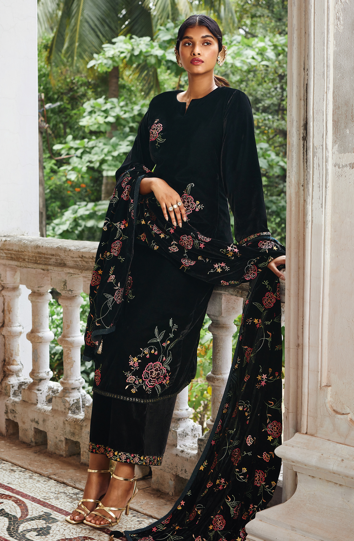 Black Luxe Velvet Designer Embroidered Salwar Kameez - SAMC1580