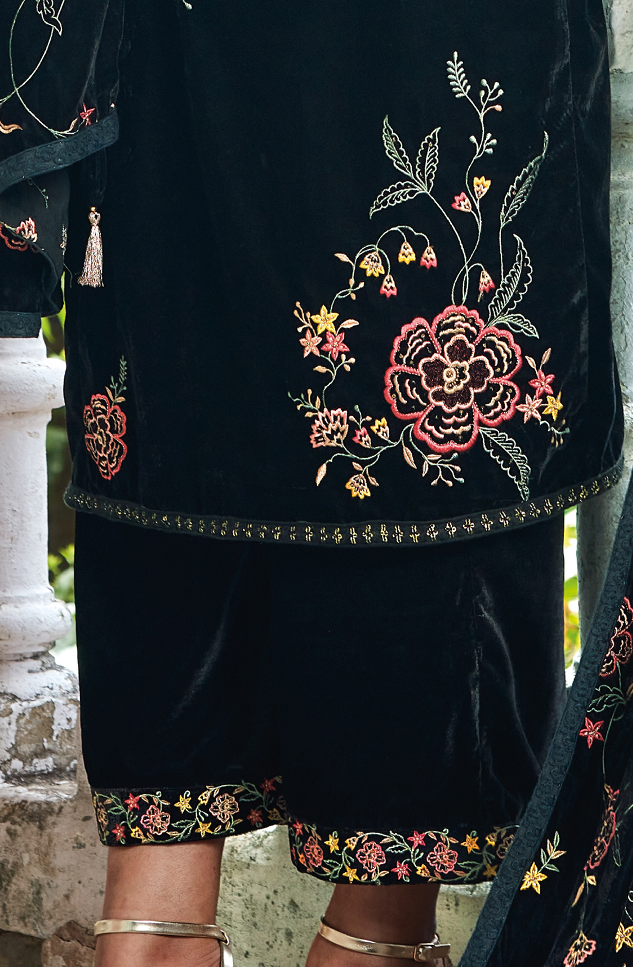 Black Luxe Velvet Designer Embroidered Salwar Kameez - SAMC1580
