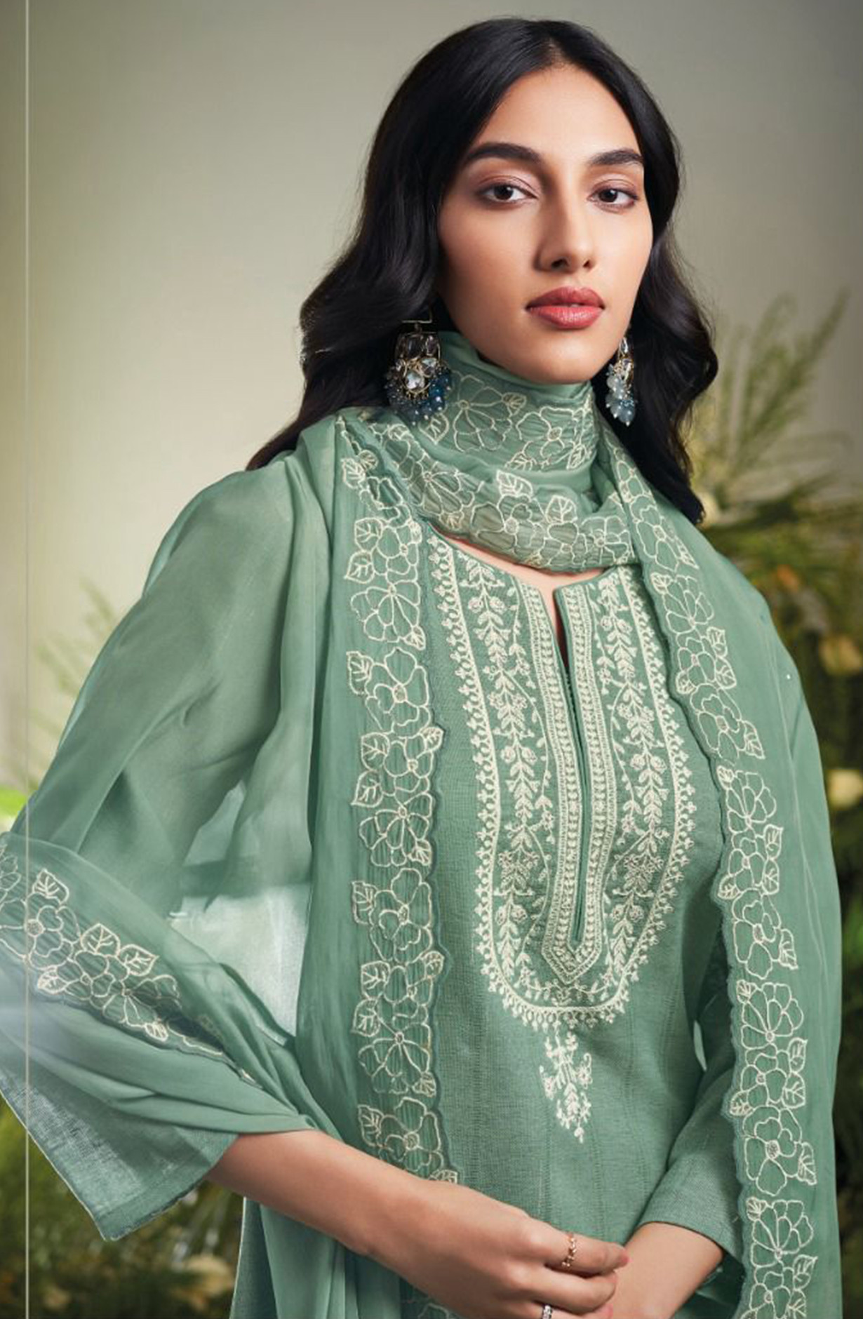 Green Linen Jaquard Suit Set with Dupatta - VARC2010